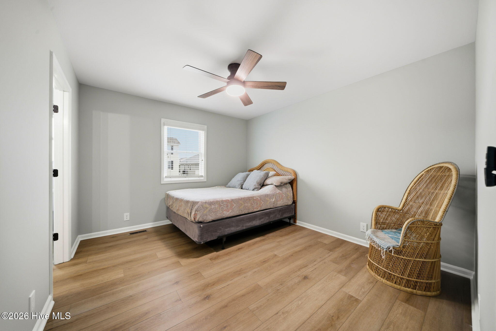 100557260 | Photo 25