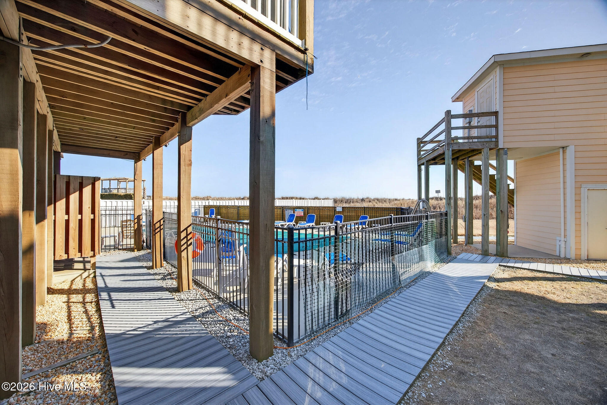 100552371 | Photo 40