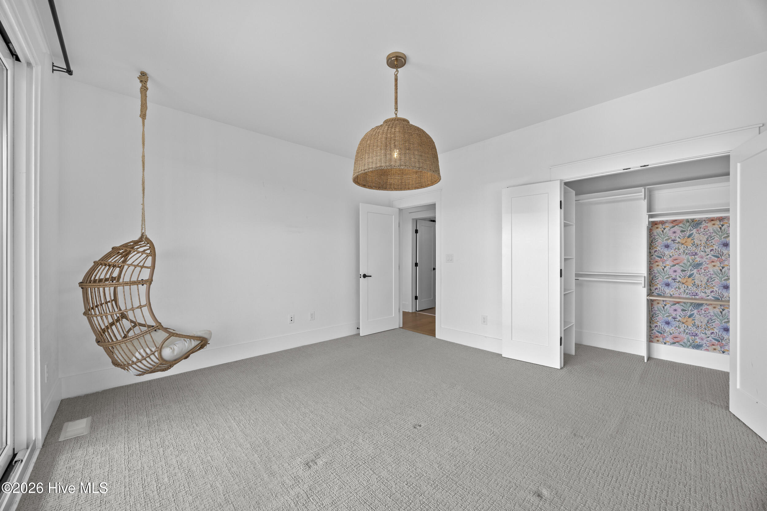 100551268 | Photo 42