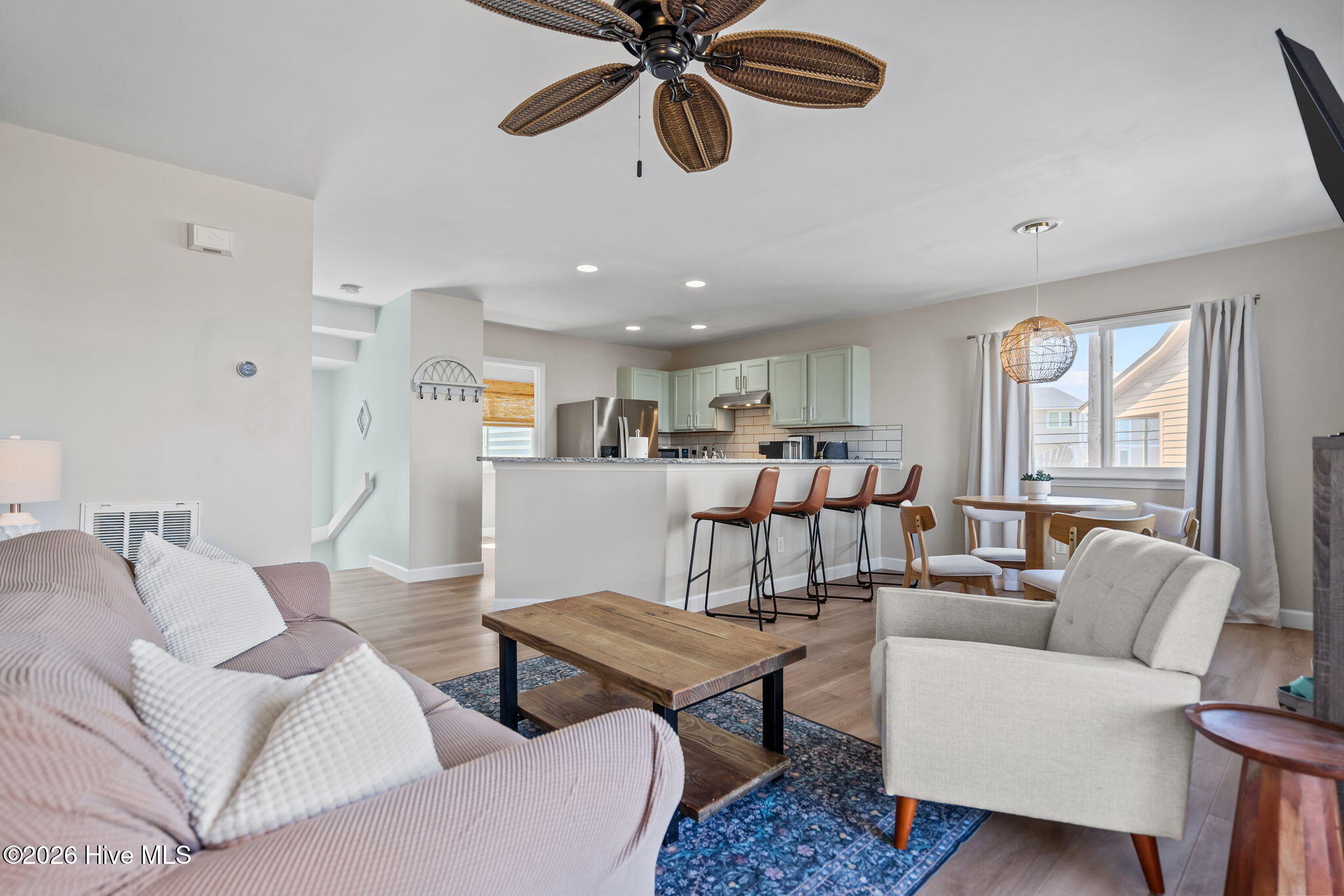 100566961 | Photo 11