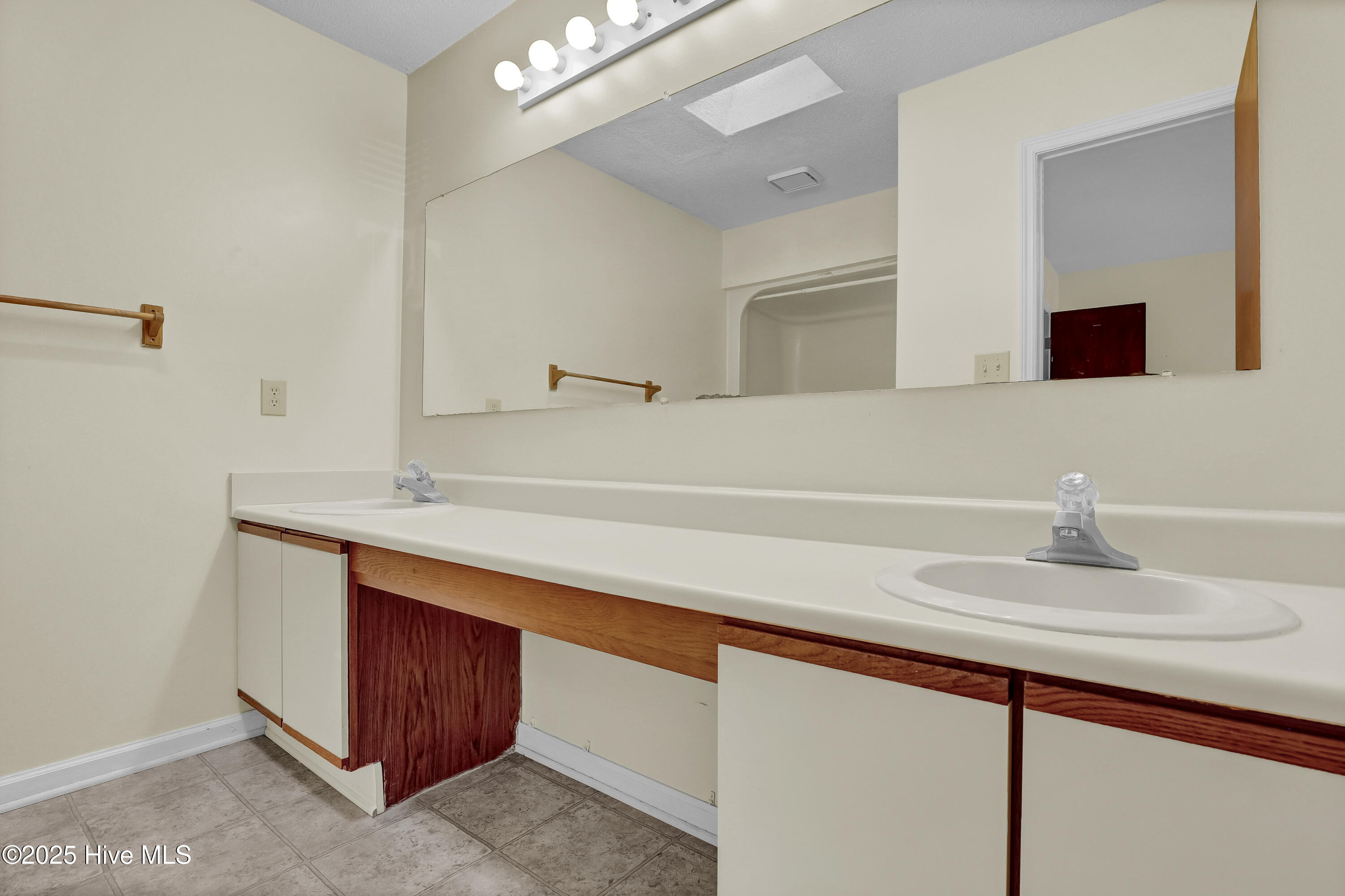 100543829 | Photo 15