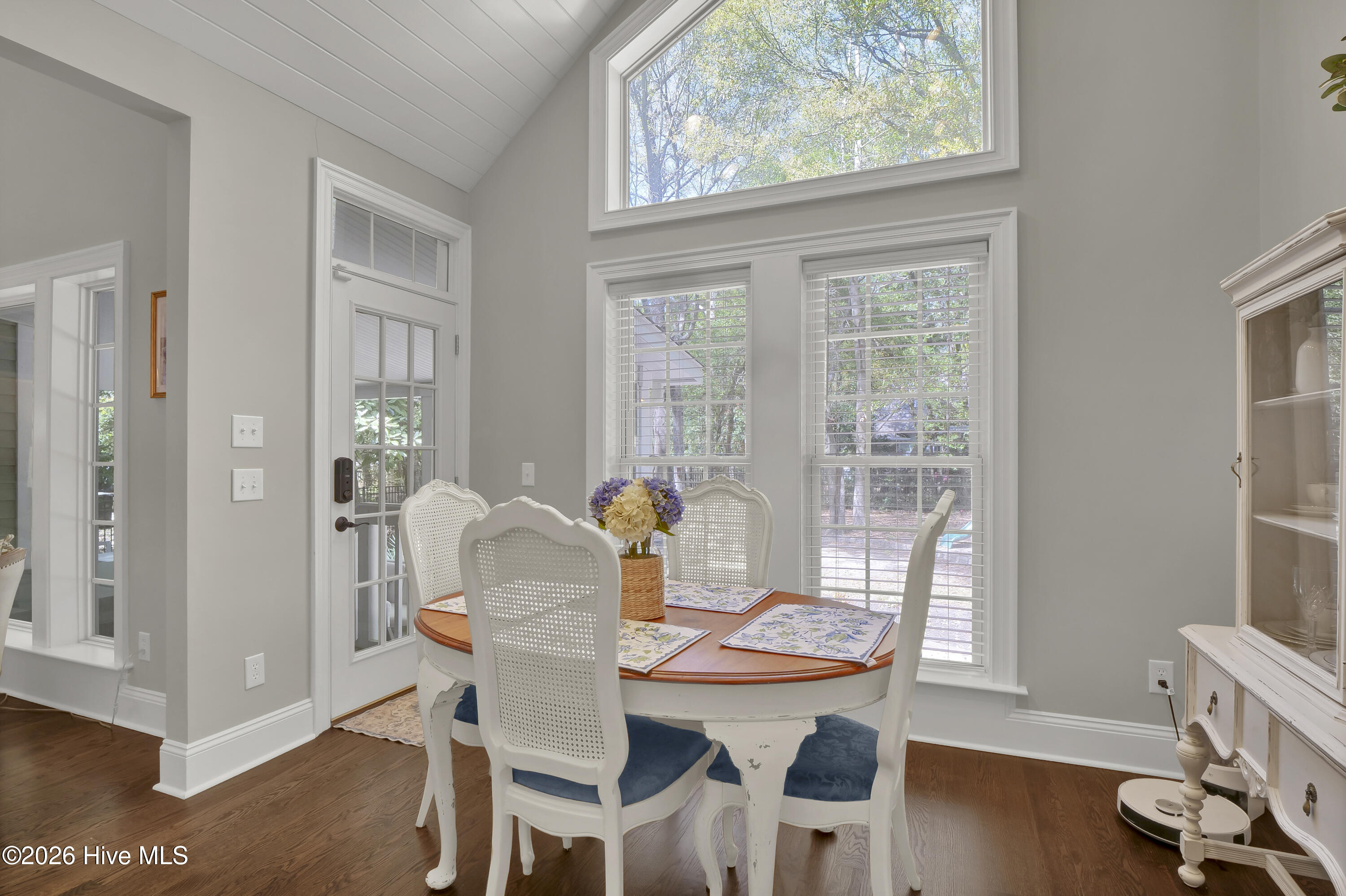 100563918 | Photo 20