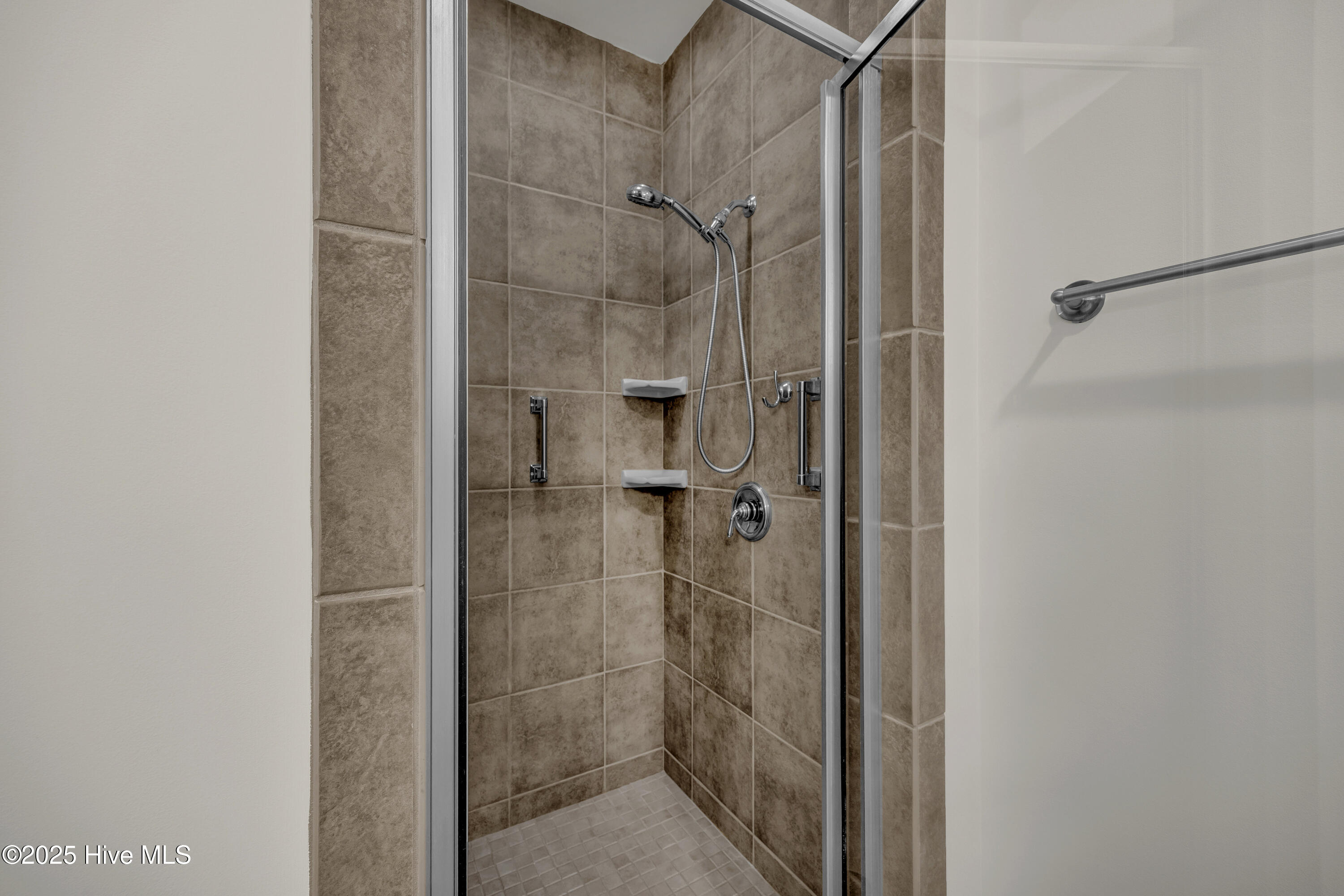 100543175 | Photo 18