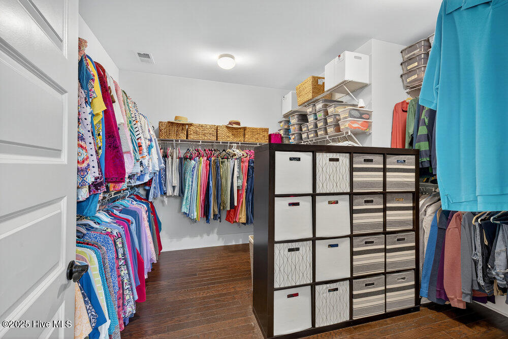 100525944 | Photo 22