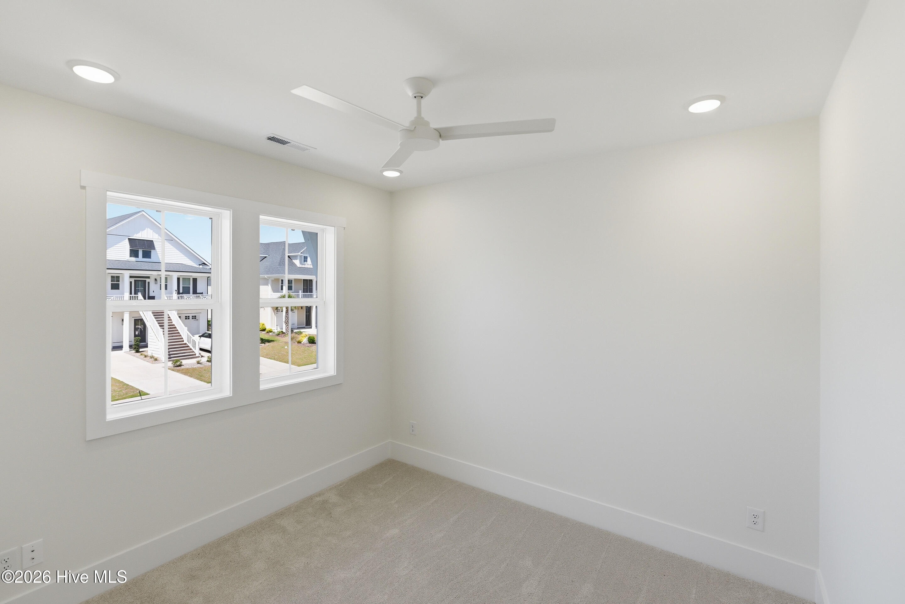 100564913 | Photo 45