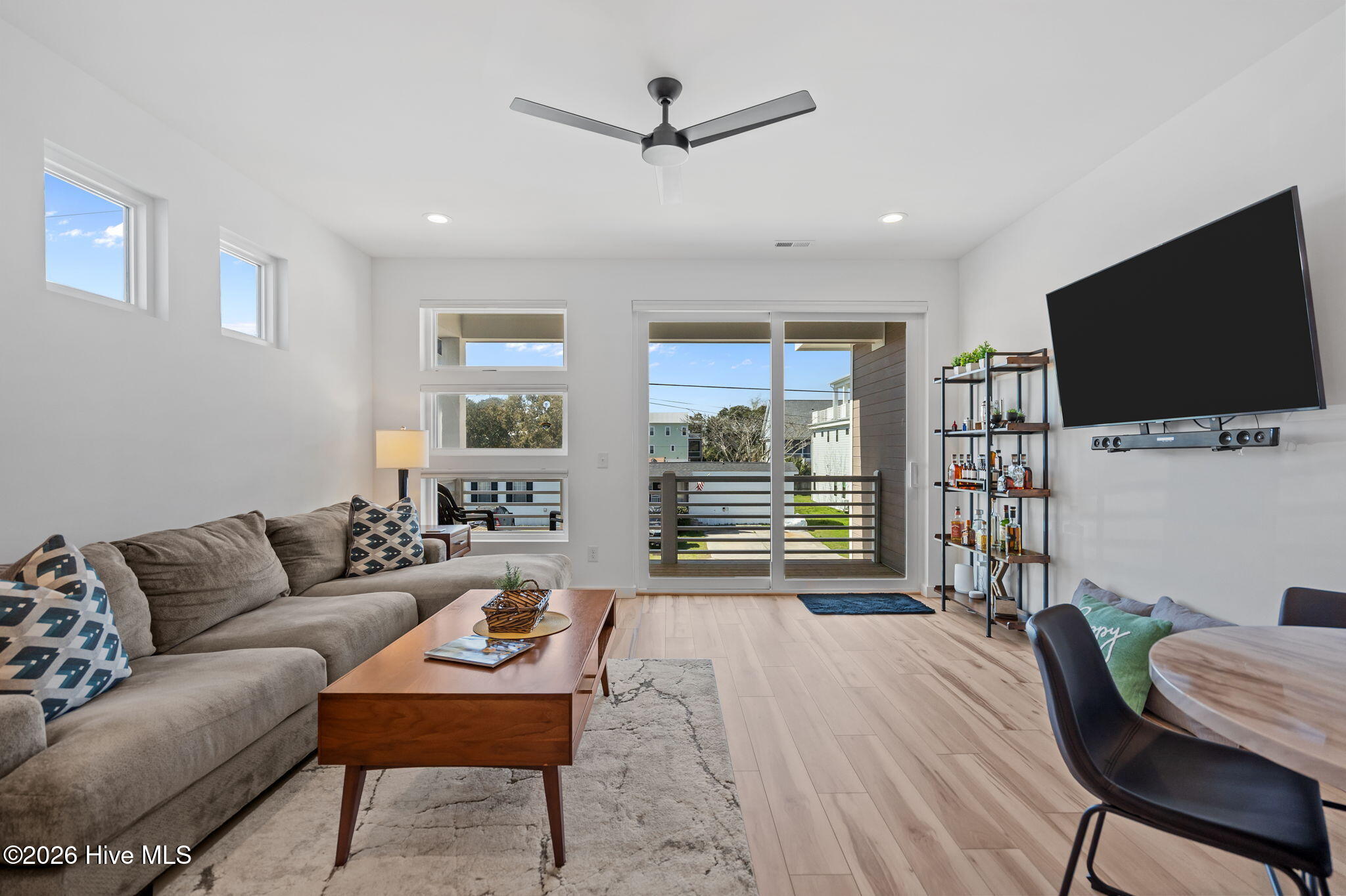 100559537 | Photo 12