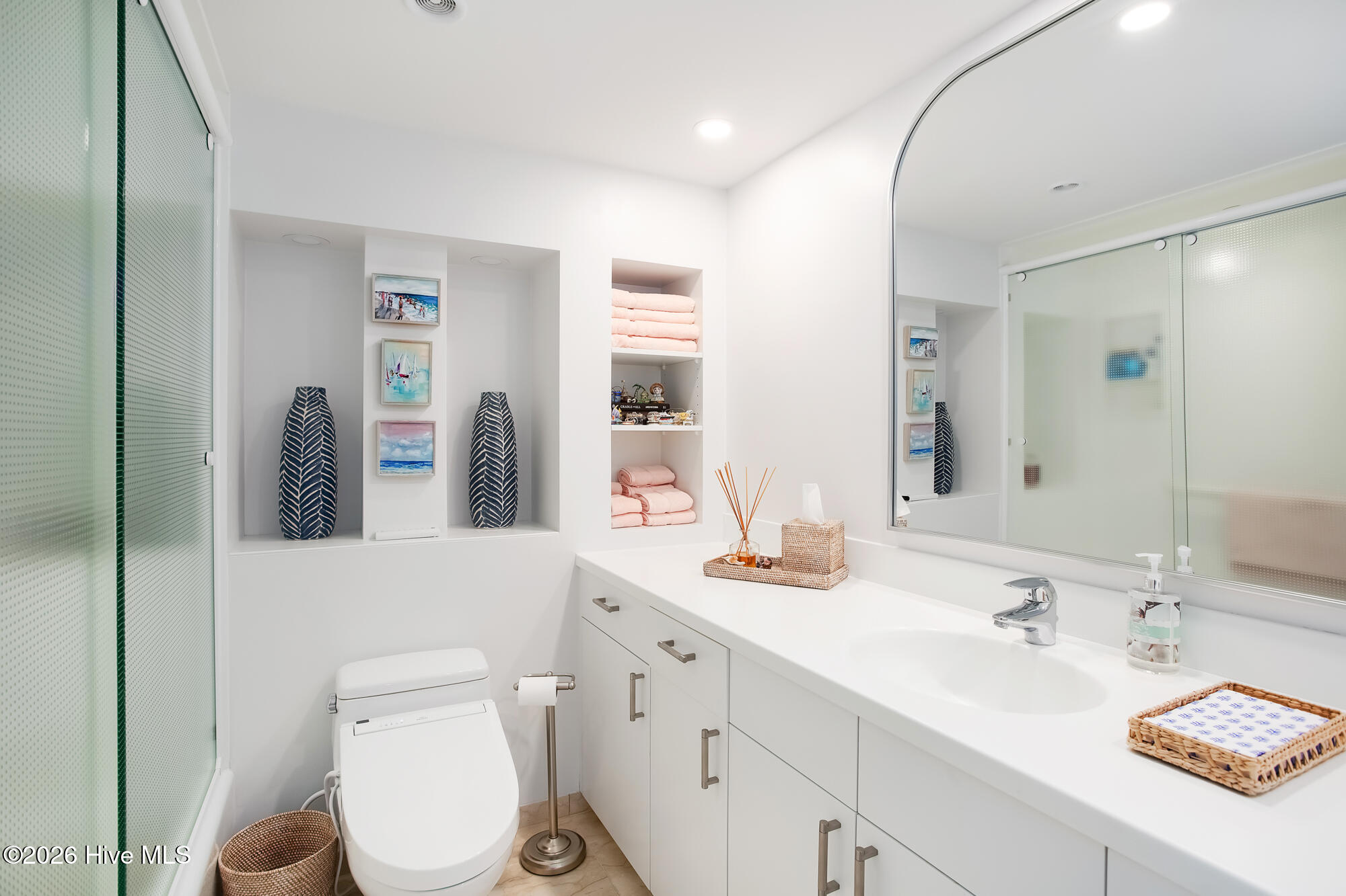 100557997 | Photo 23