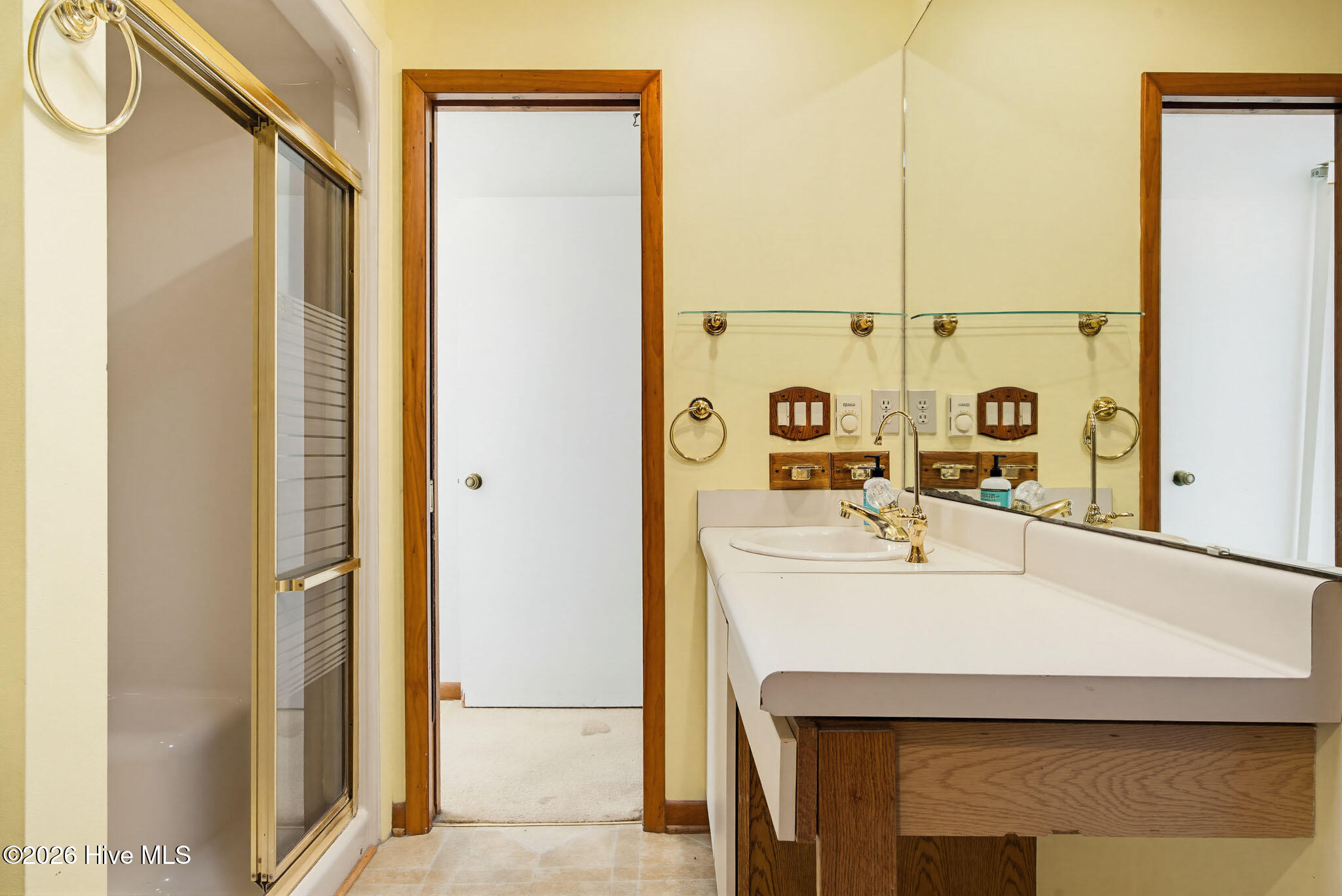 100568983 | Photo 45