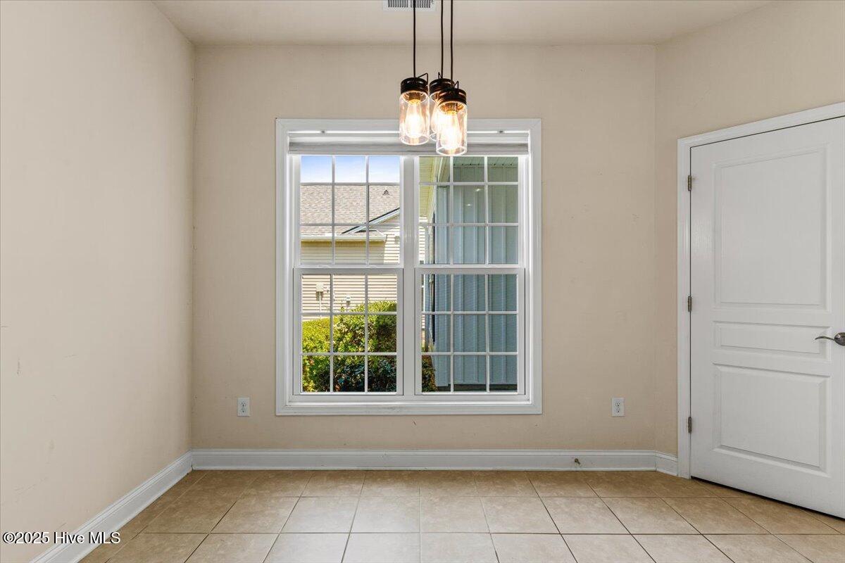 100505325 | Photo 17