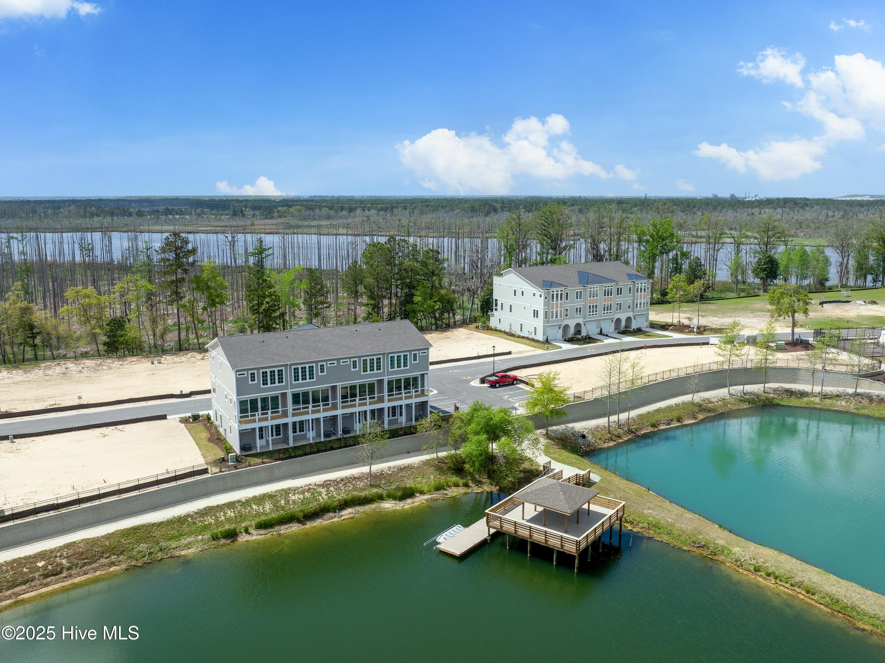 100508387 | Photo 28