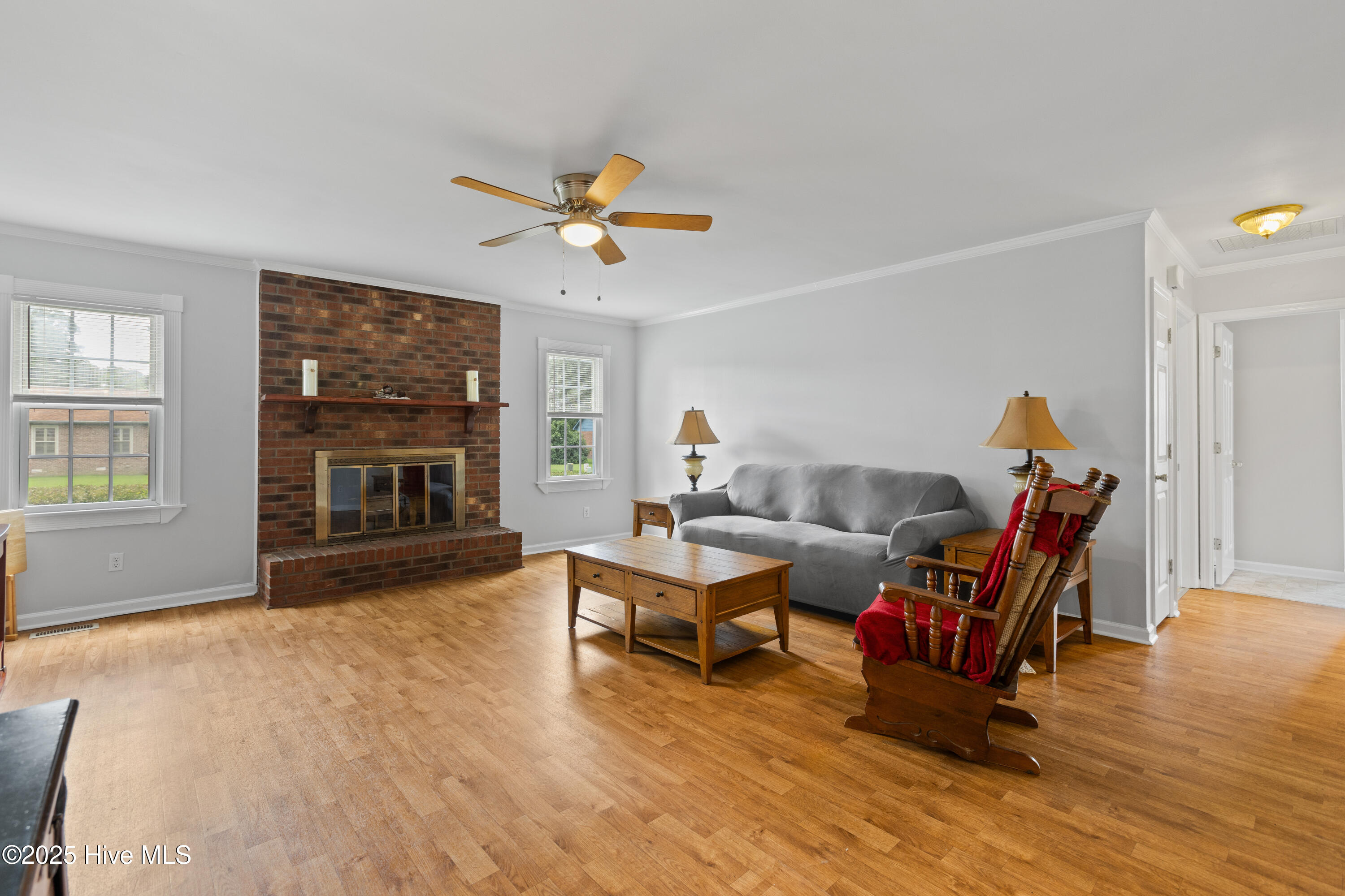105 University Drive, Jacksonville, NC 28546 – photo 6: Living Area