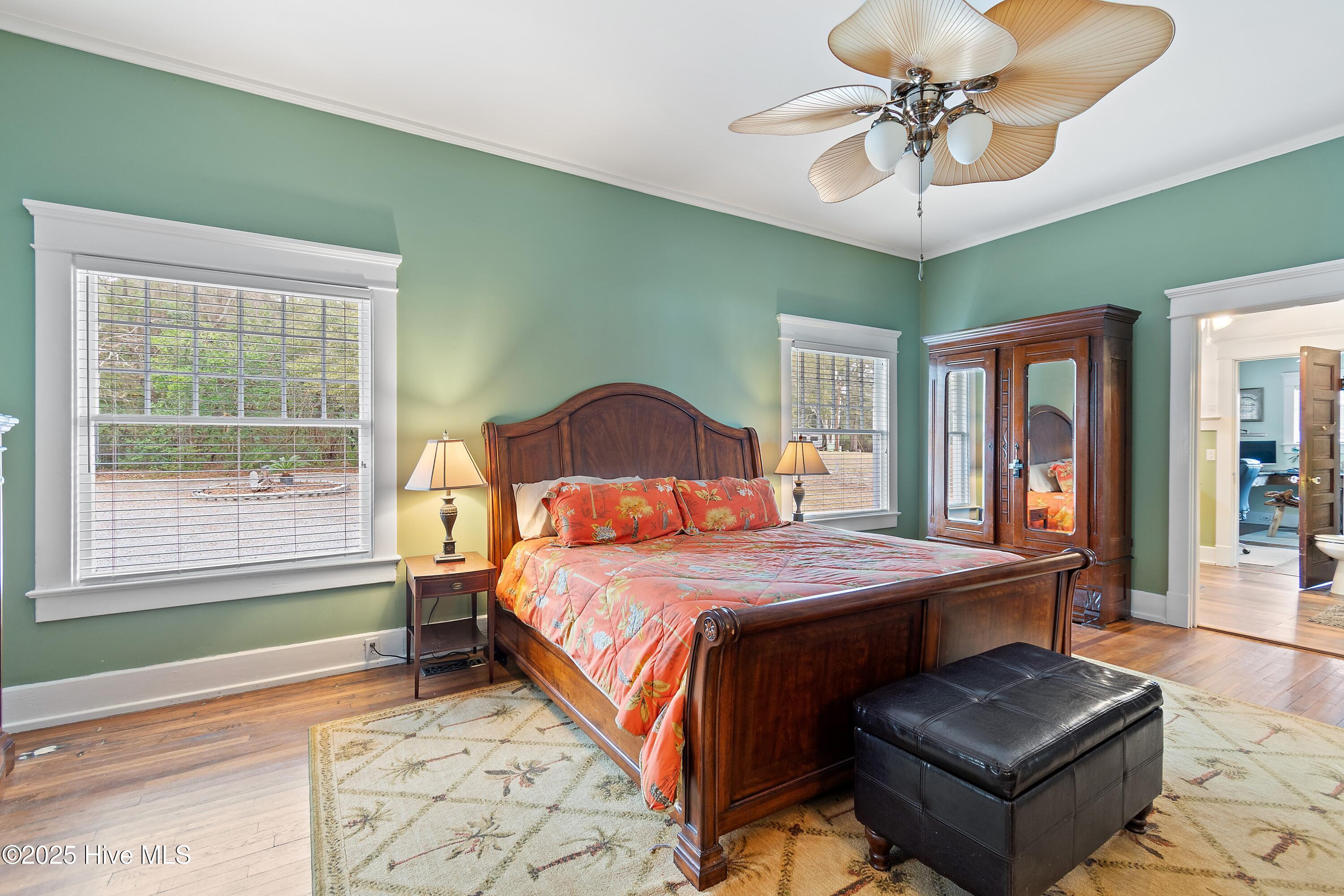 100544139 | Photo 33