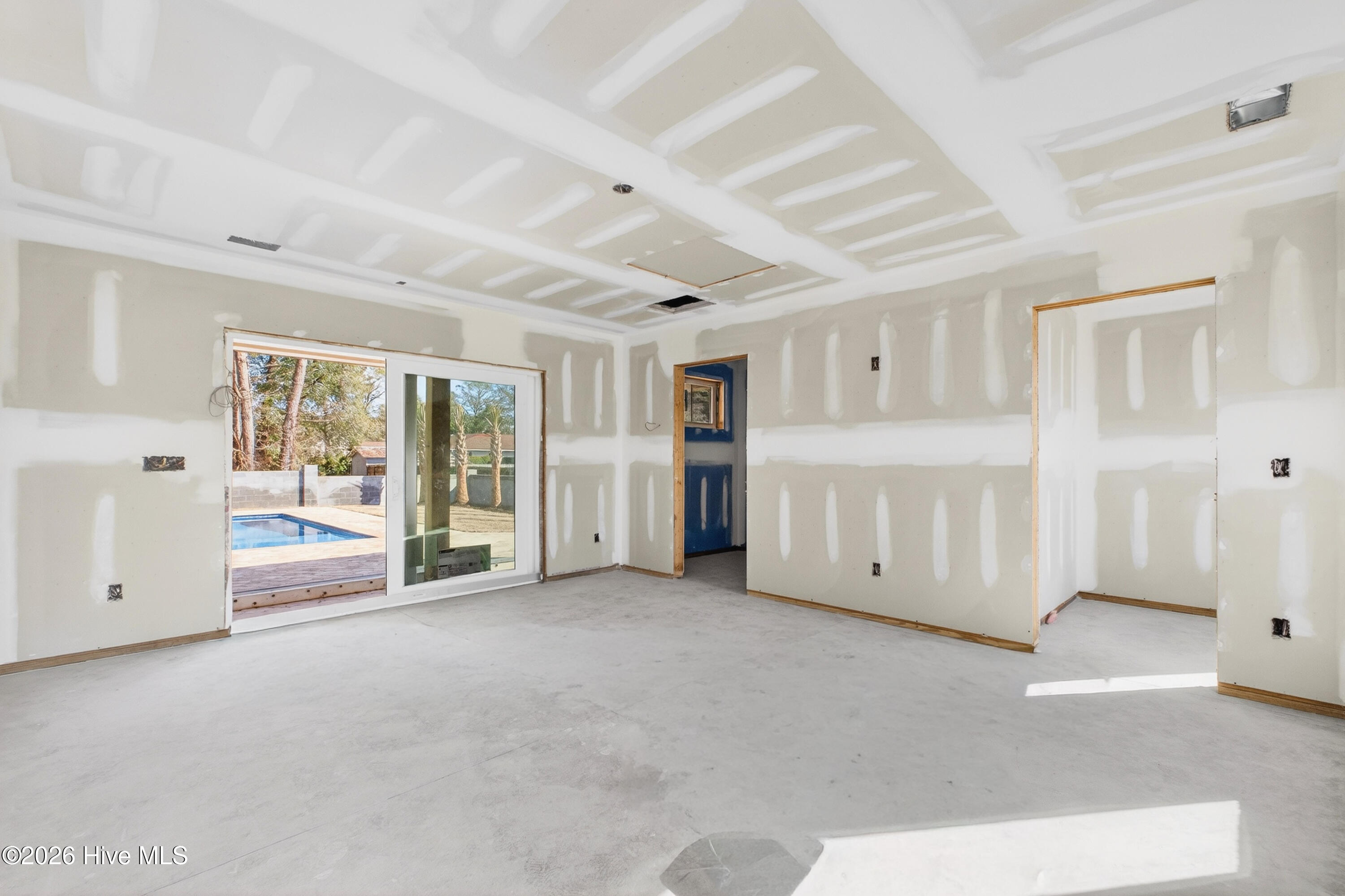 100552365 | Photo 35