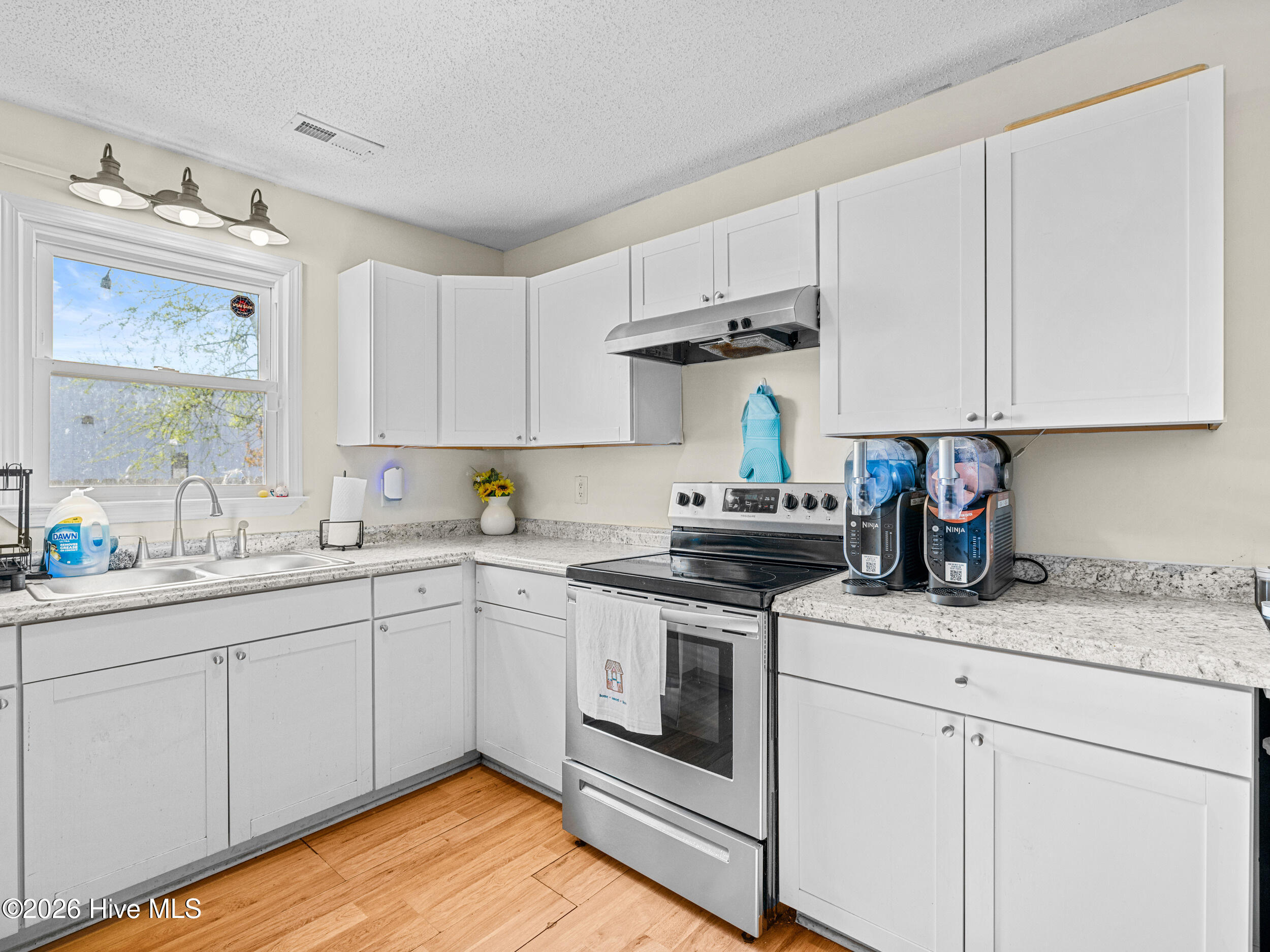 100563699 | Photo 10