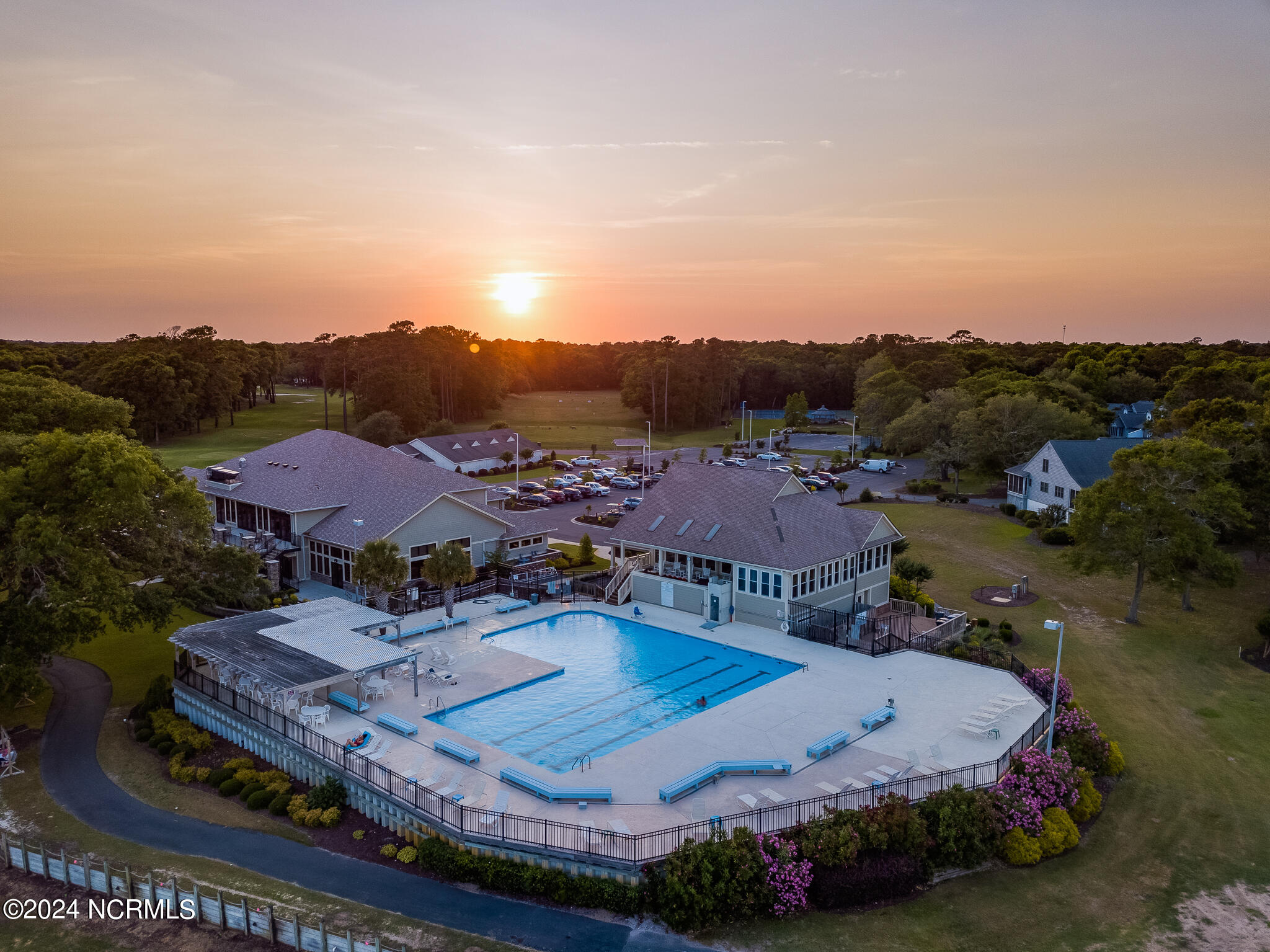 100564965 | Photo 36