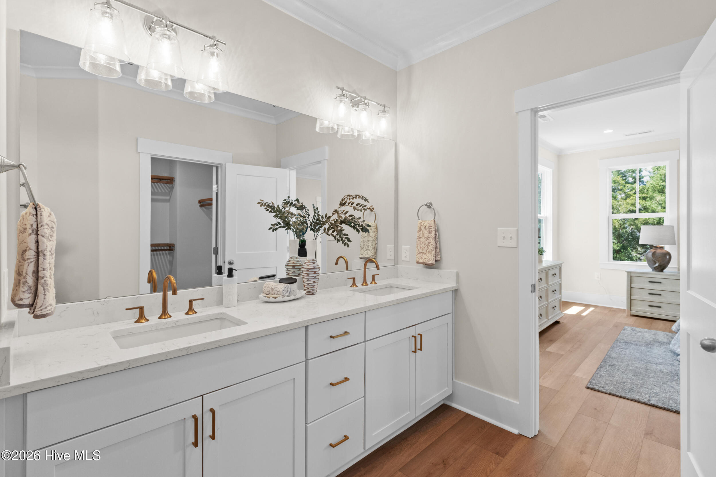 100547771 | Photo 21