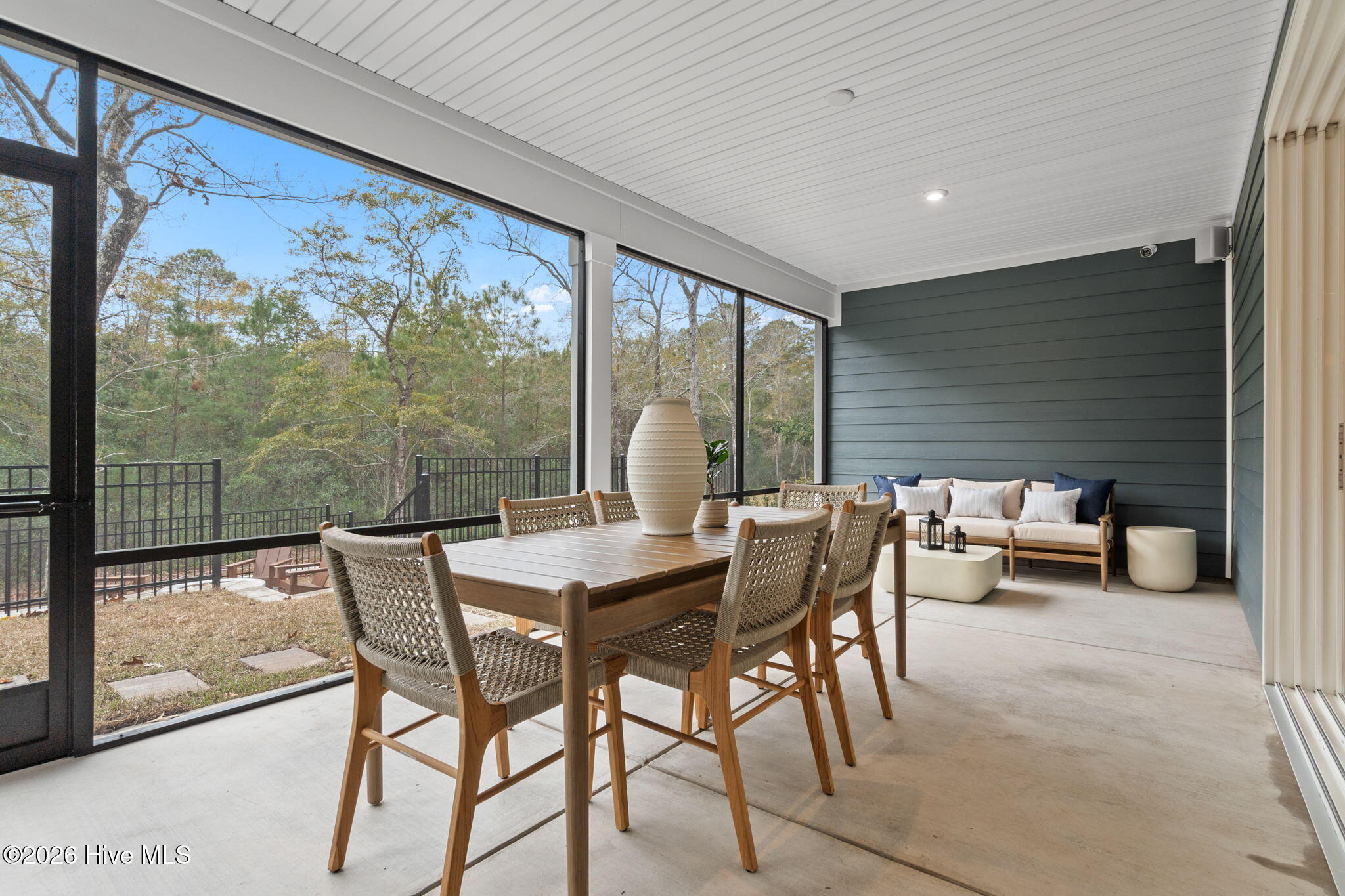 100552049 | Photo 32