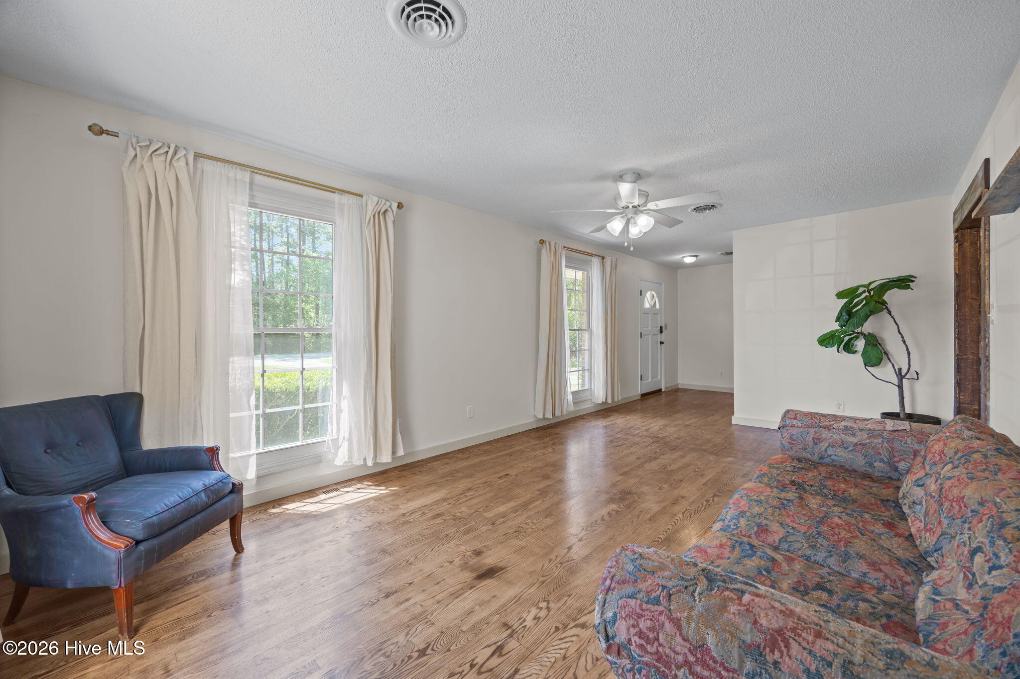 100567940 | Photo 14