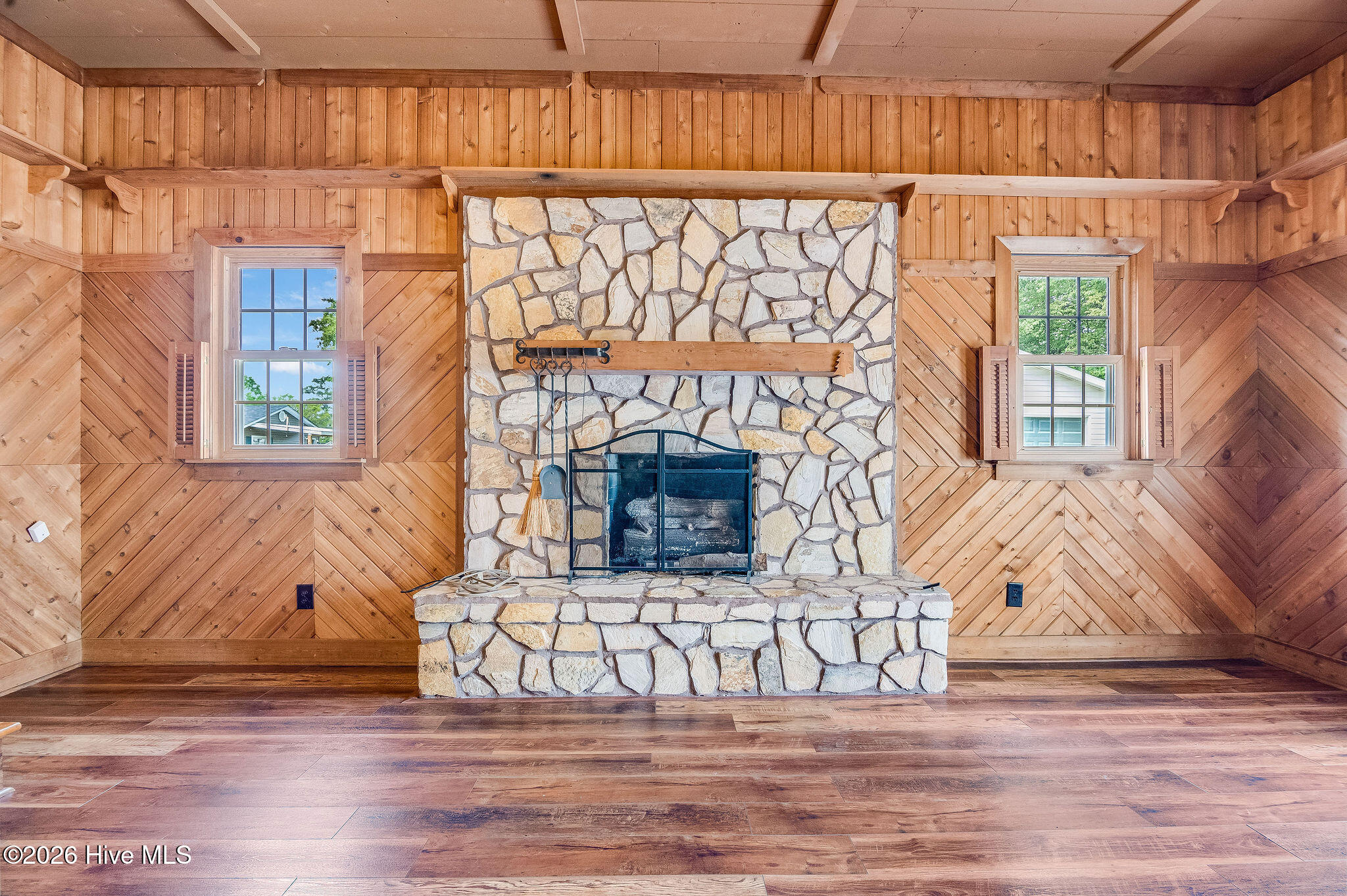 100565785 | Photo 44