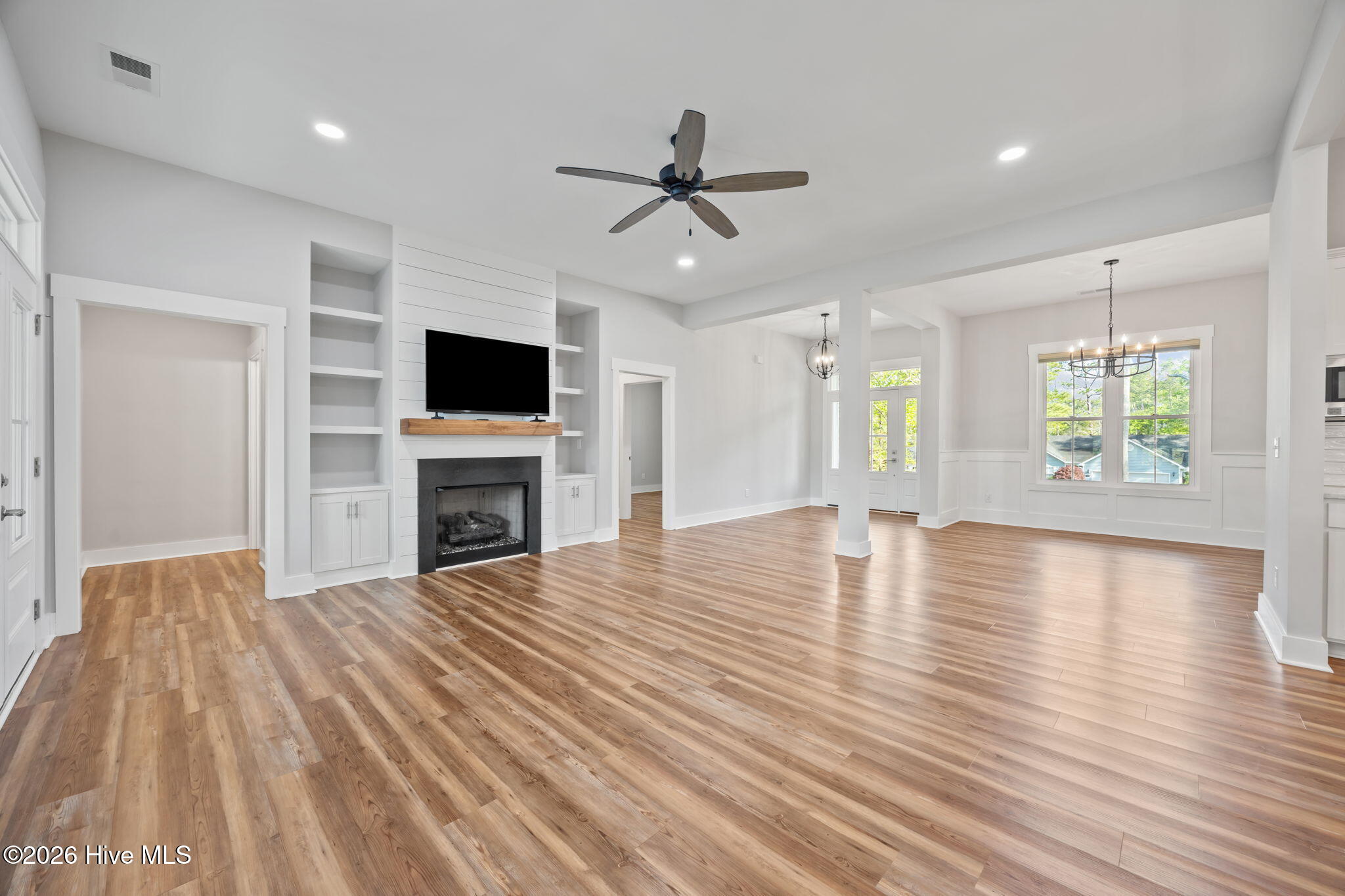 100568104 | Photo 25