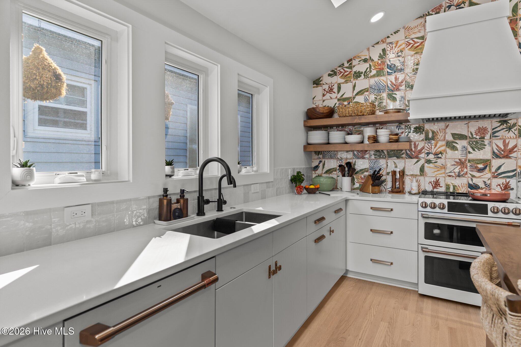 100557813 | Photo 16