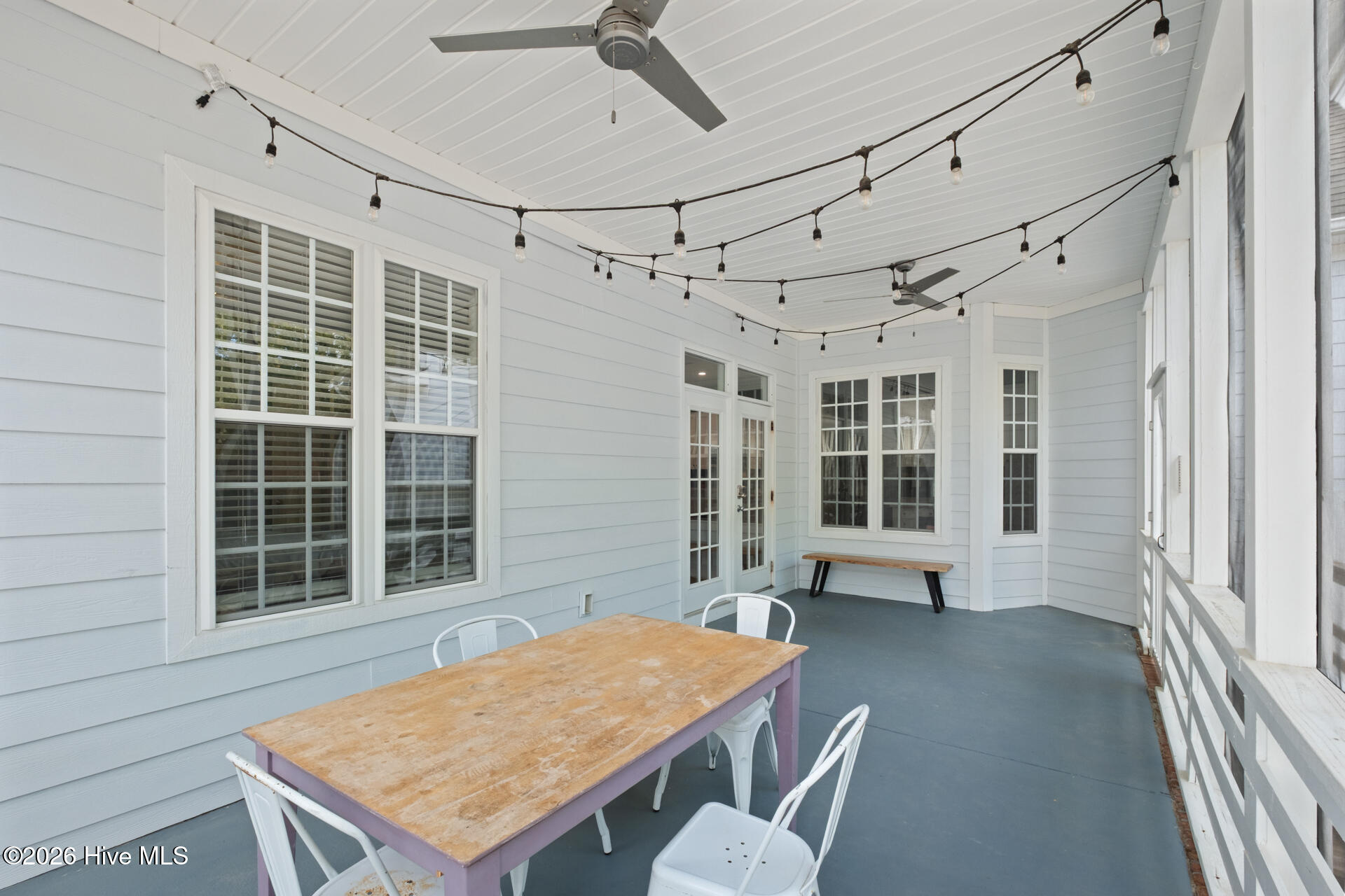 100564524 | Photo 51