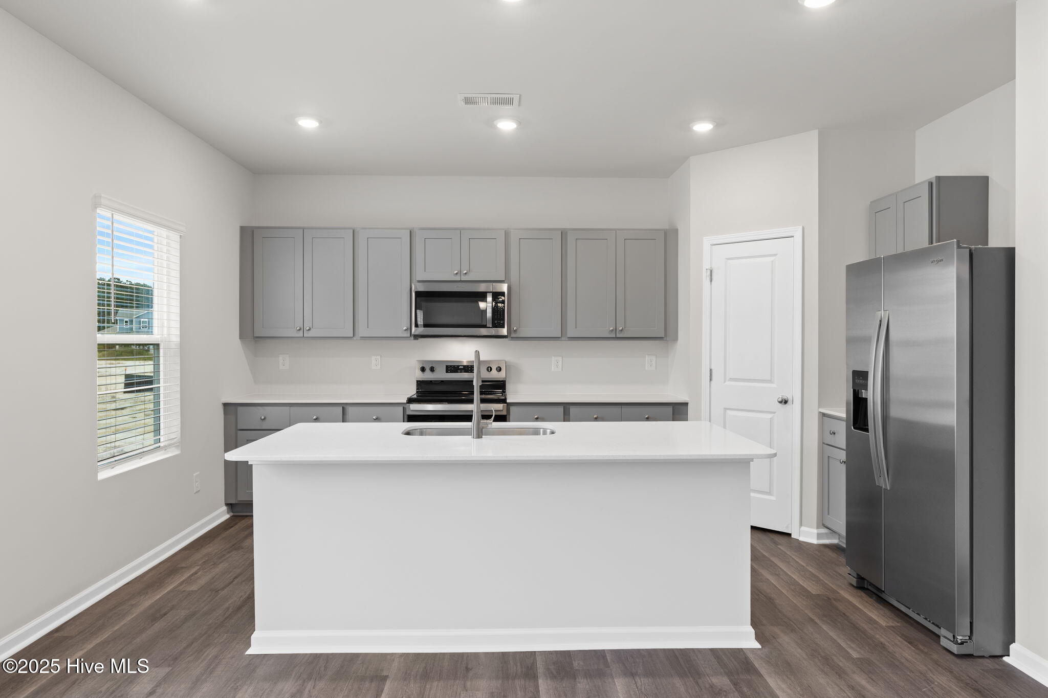 100507185 | Photo 13