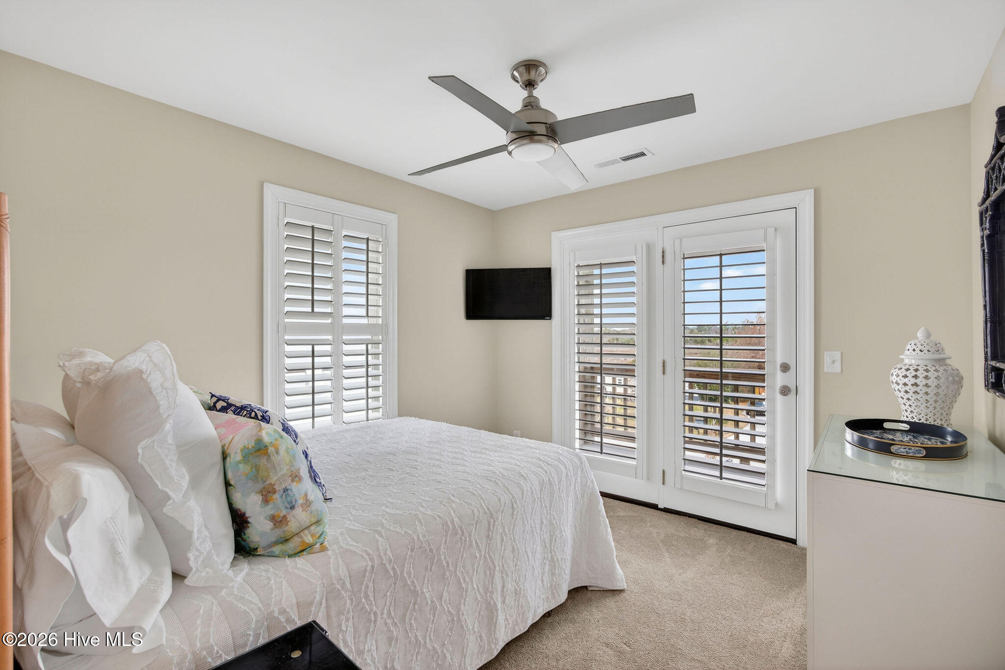 100558611 | Photo 57