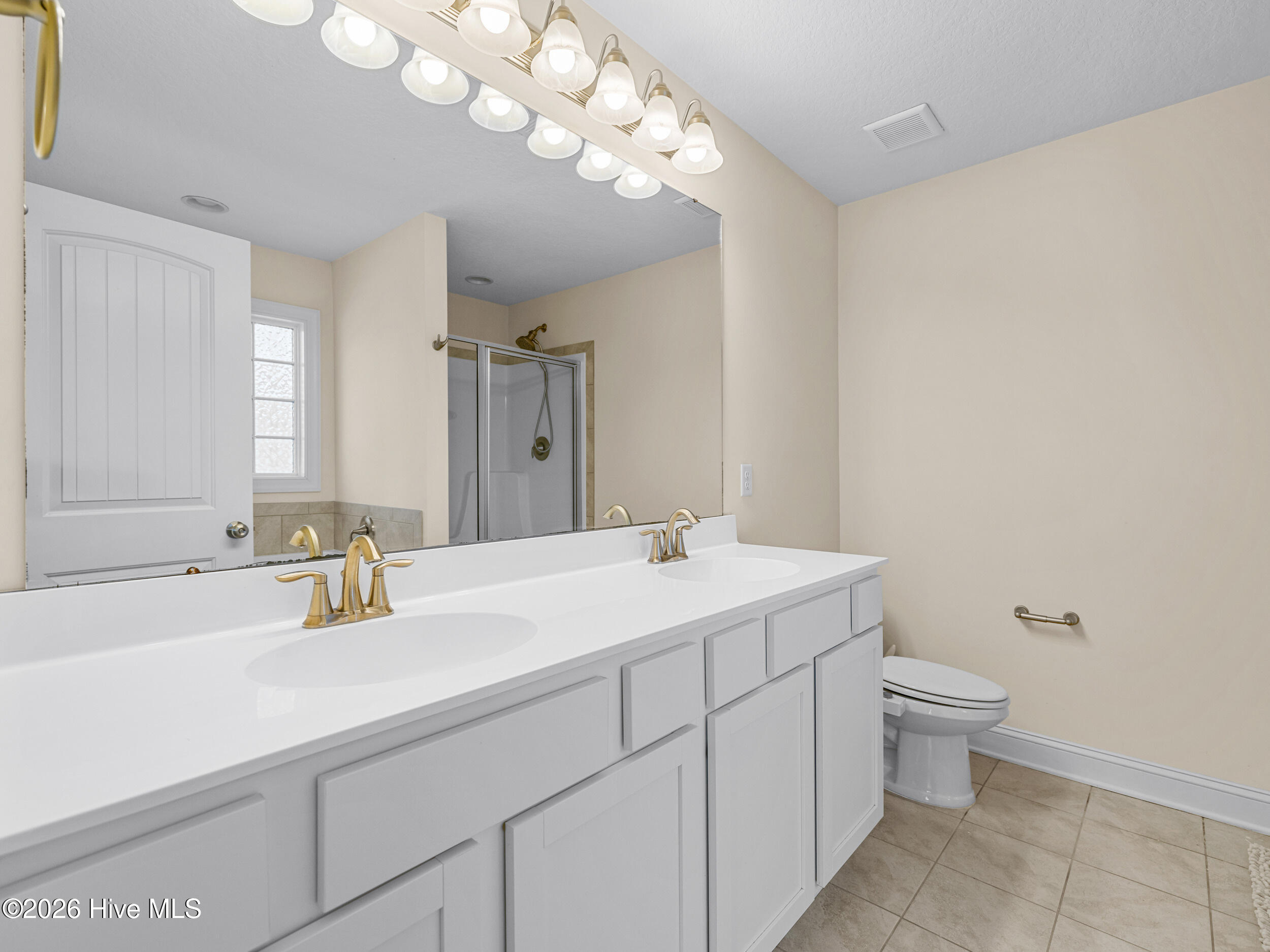 100567423 | Photo 32