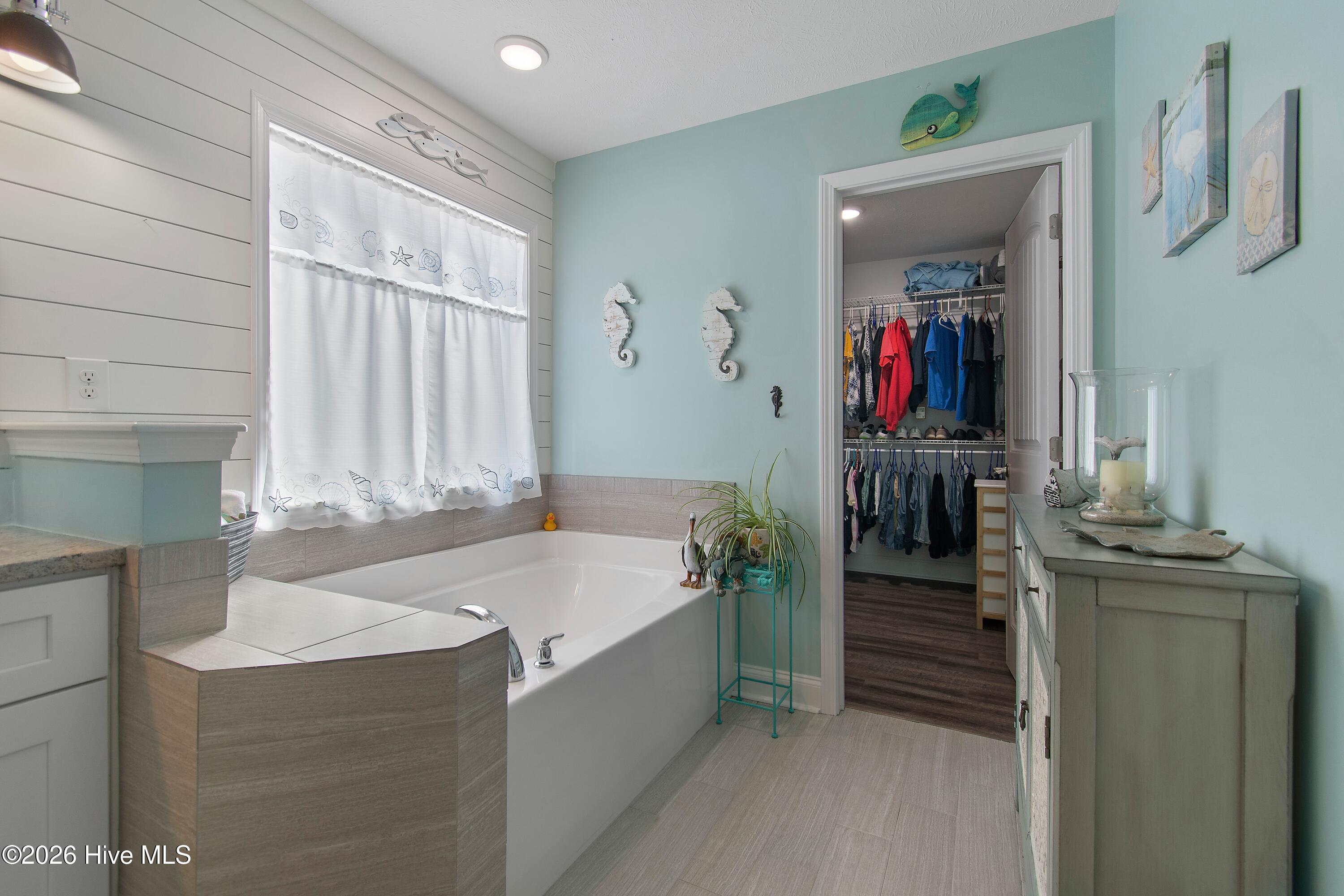 100556546 | Photo 23