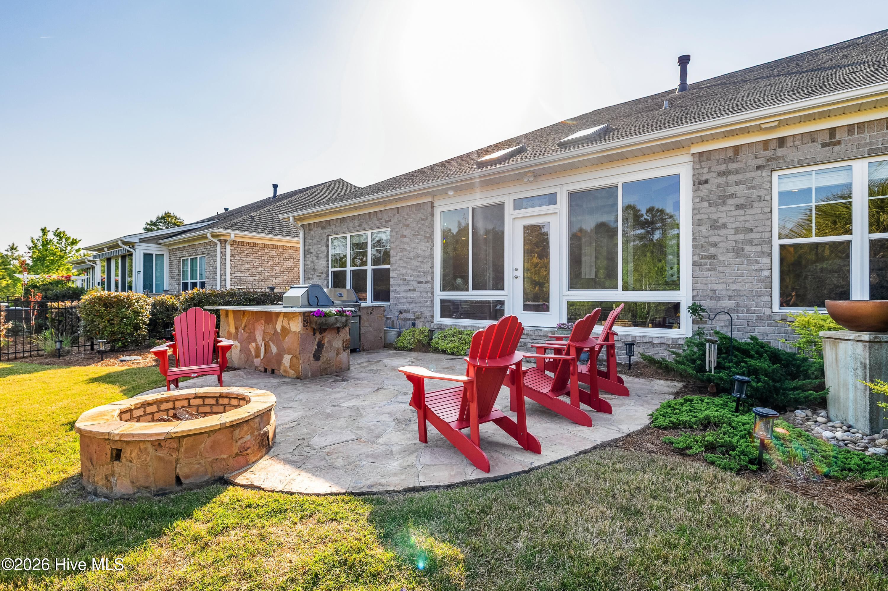 100570456 | Photo 51