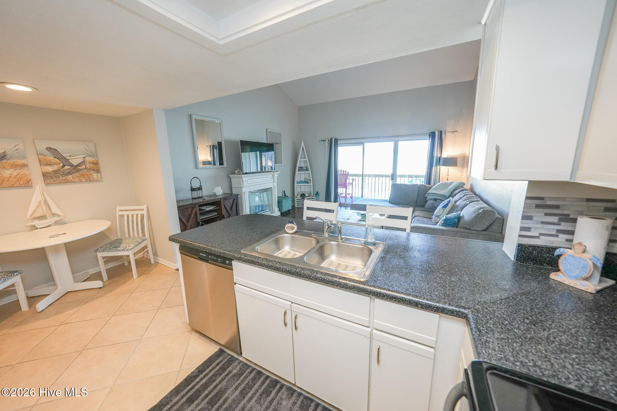 100519884 | Photo 22