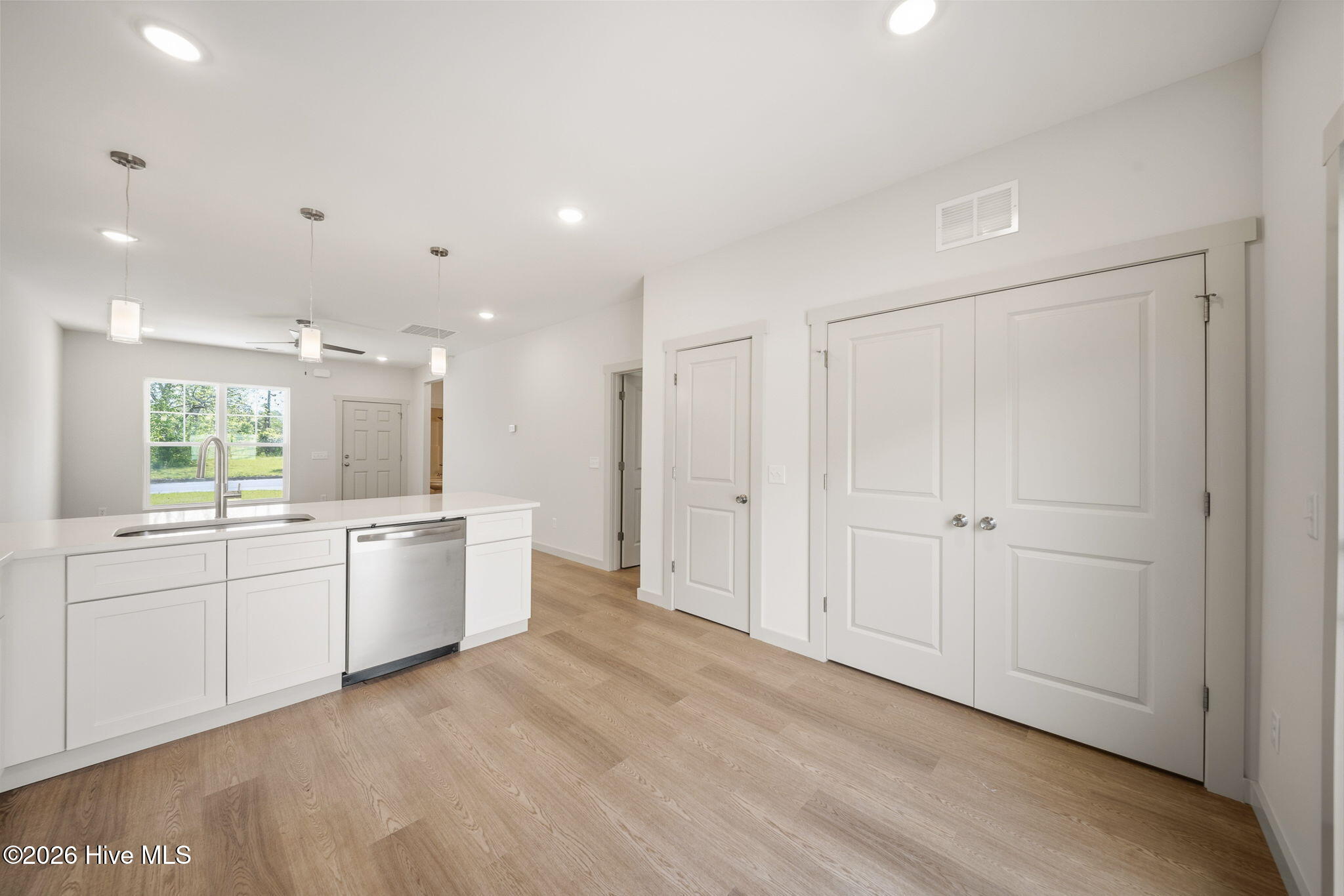 100562147 | Photo 44