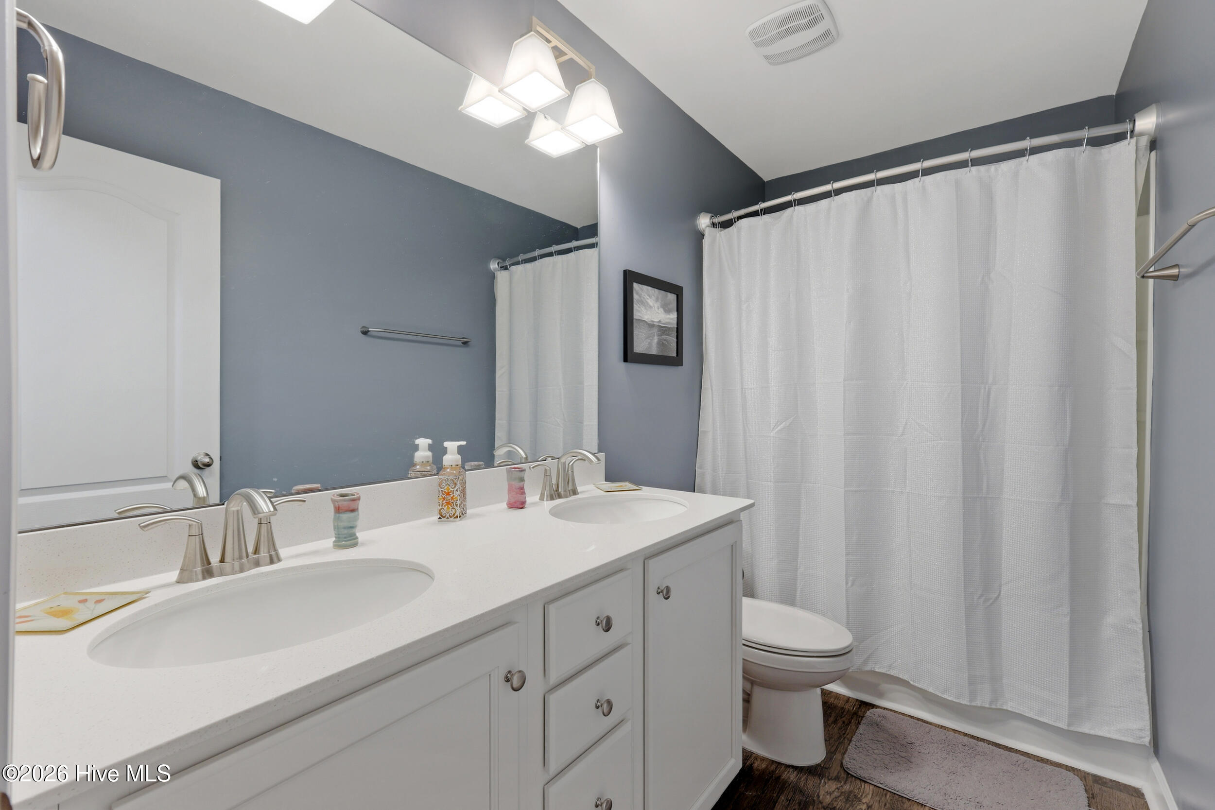 100565855 | Photo 30