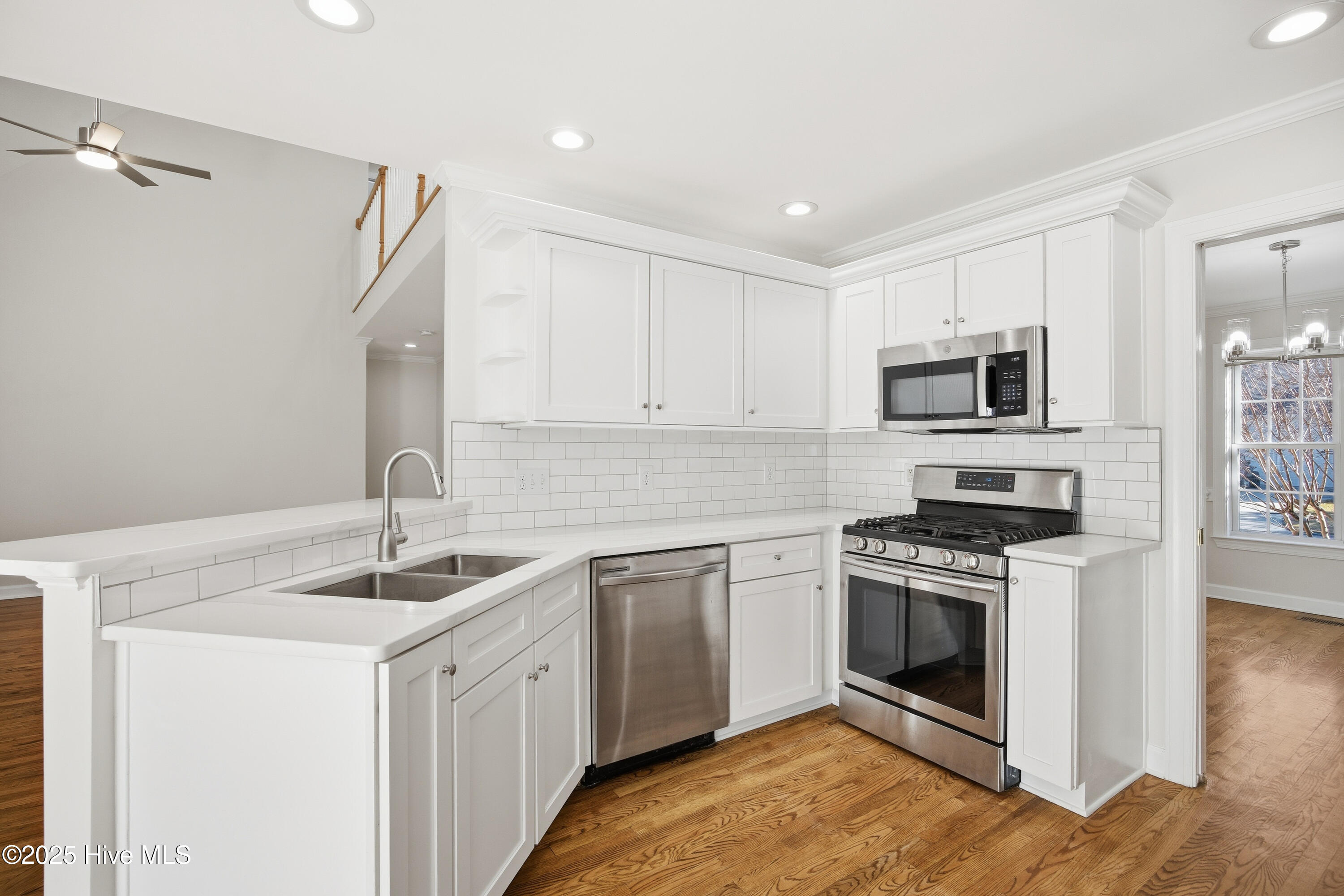 100545806 | Photo 11