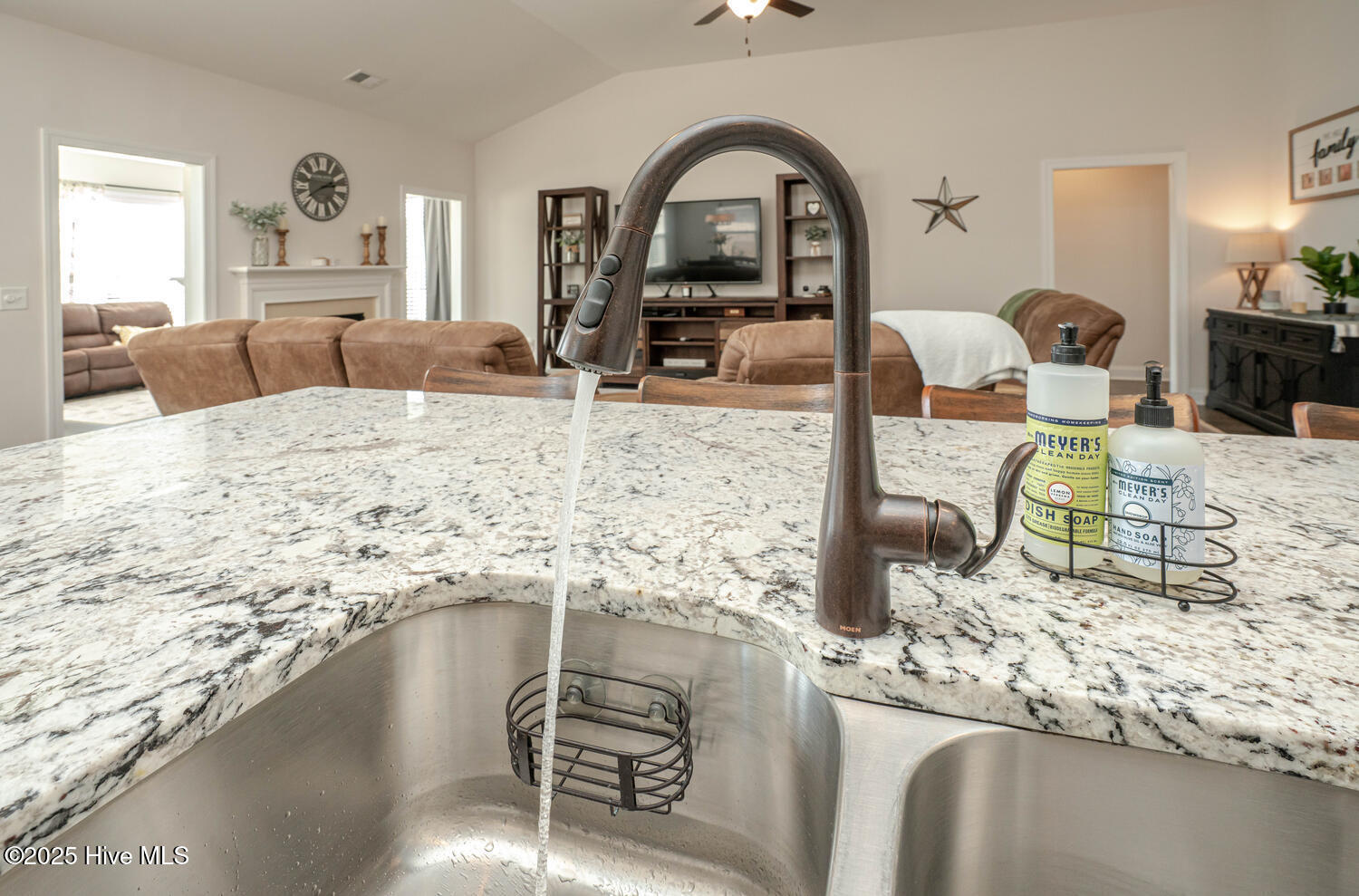 100547229 | Photo 16