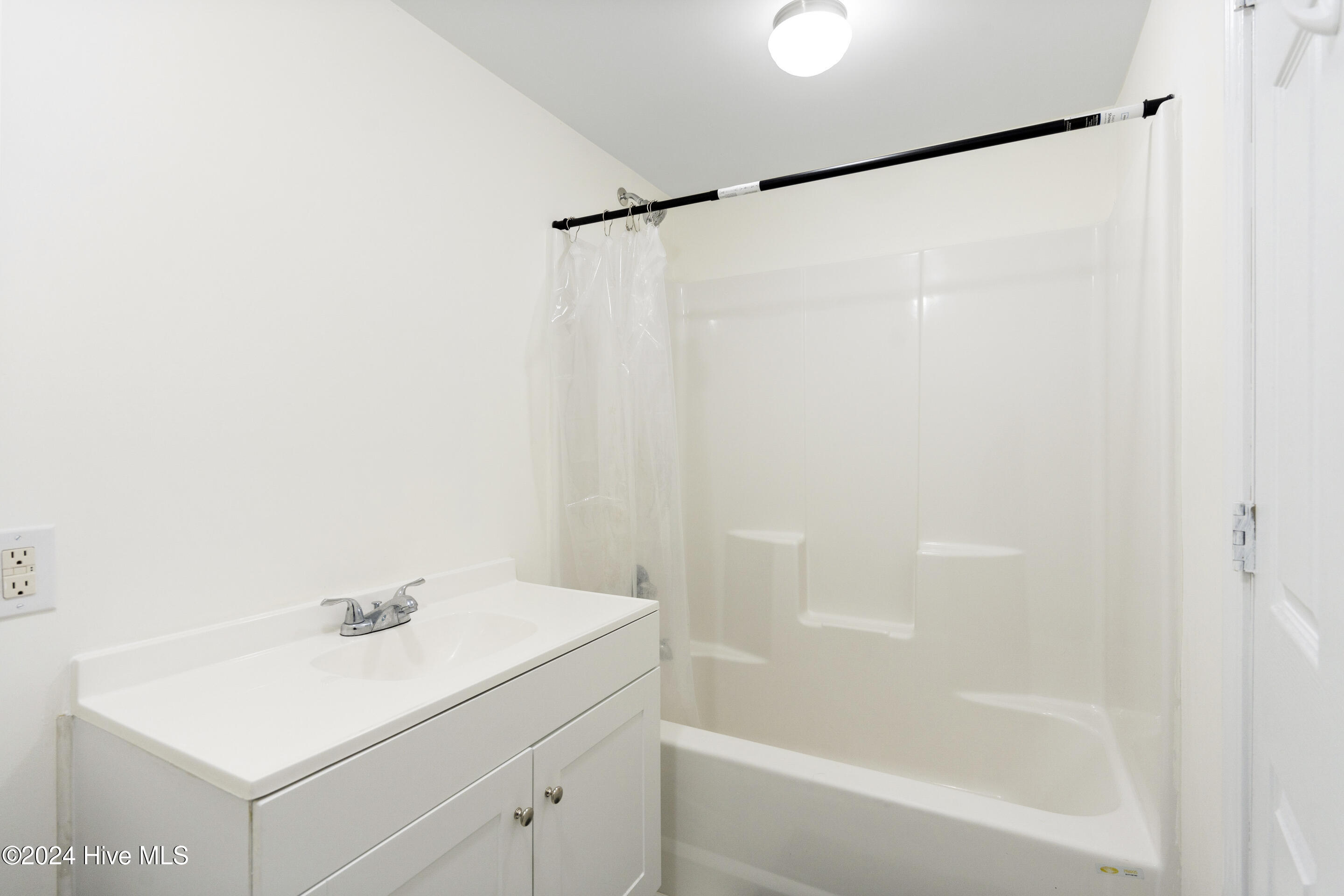 100481604 | Photo 29