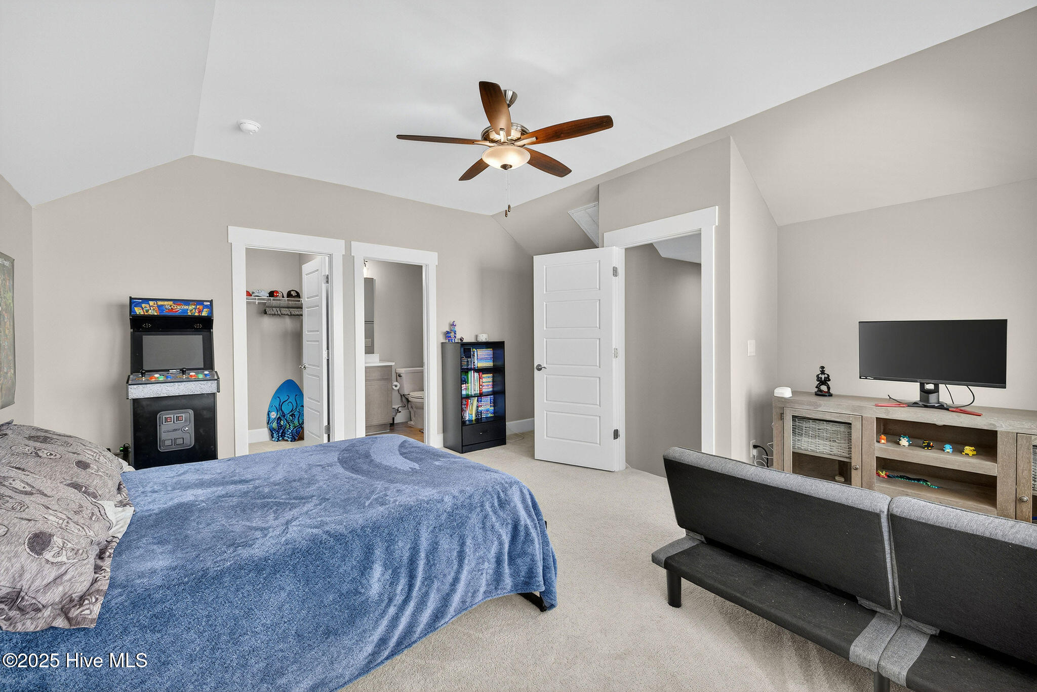 447 Beaumont Oaks Drive, Wilmington, NC 28411 – photo 21: Bedroom 2 (2nd en suite).2 - 447 Beaumon