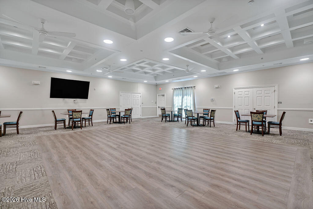 100567236 | Photo 44