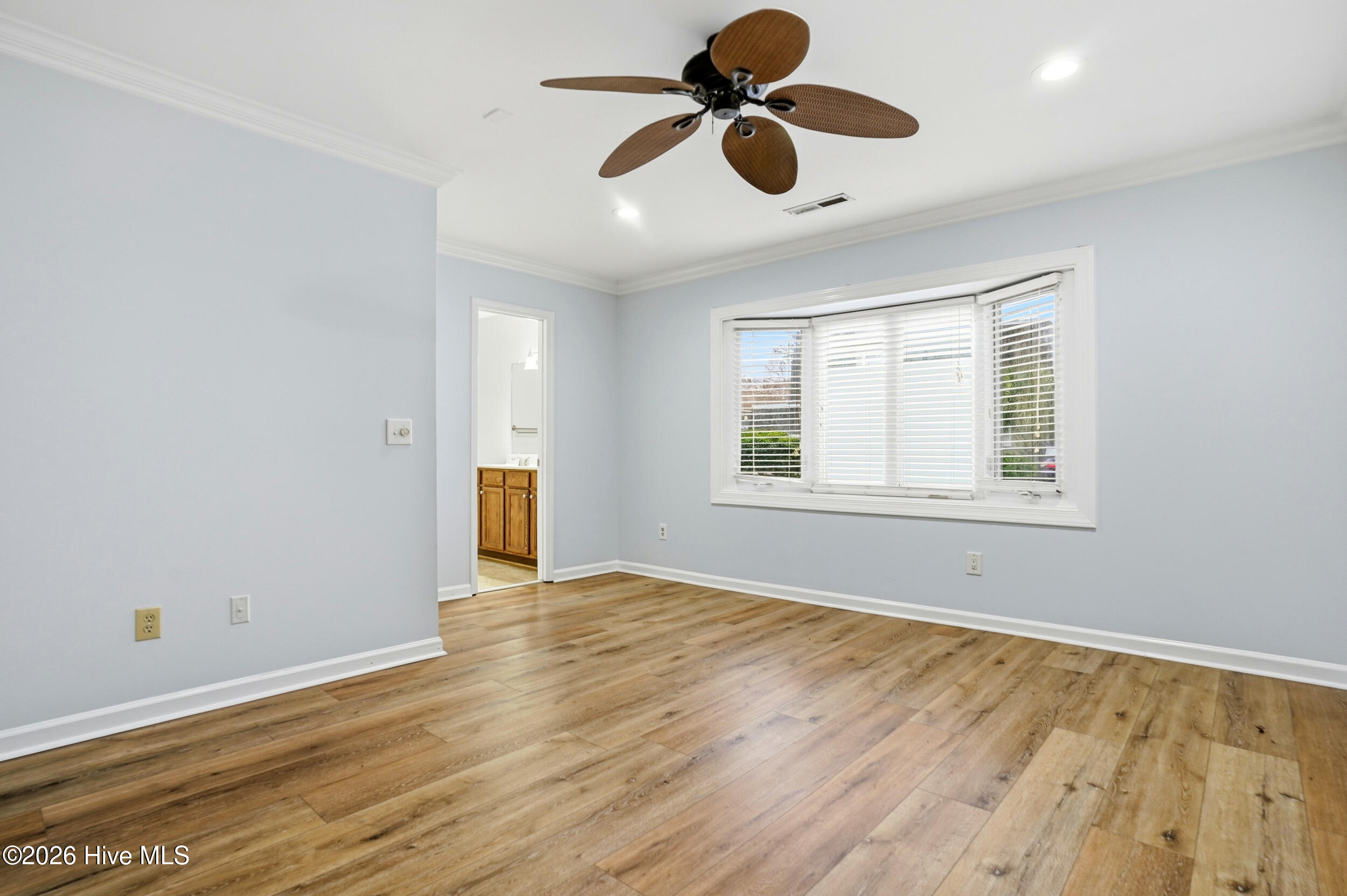 100557248 | Photo 16