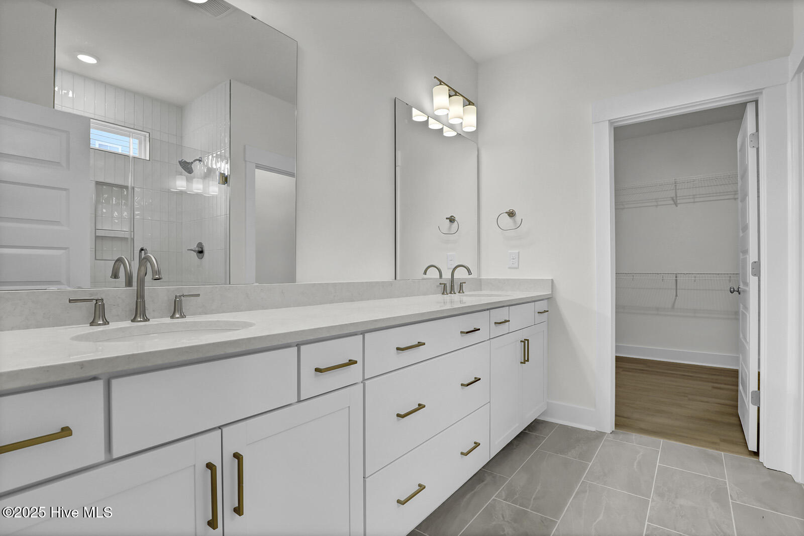 100514994 | Photo 11