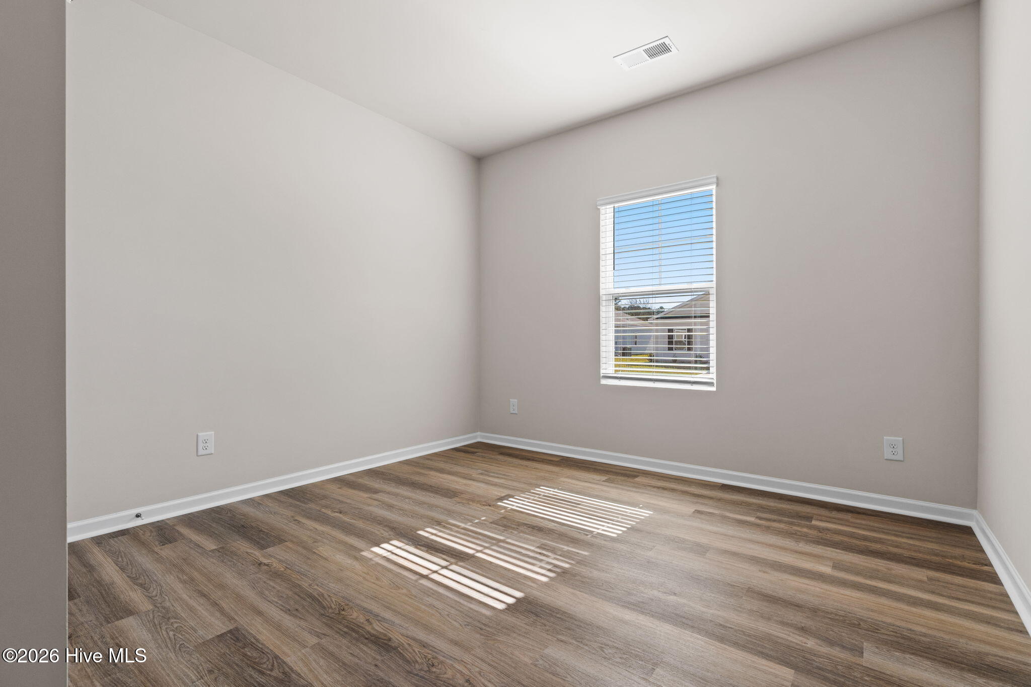 100534400 | Photo 24