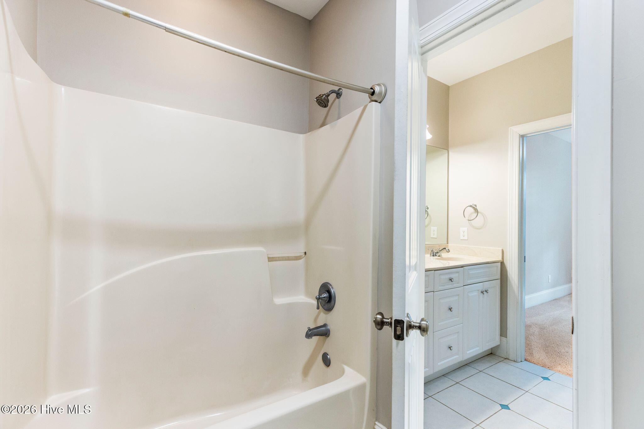 100553307 | Photo 73