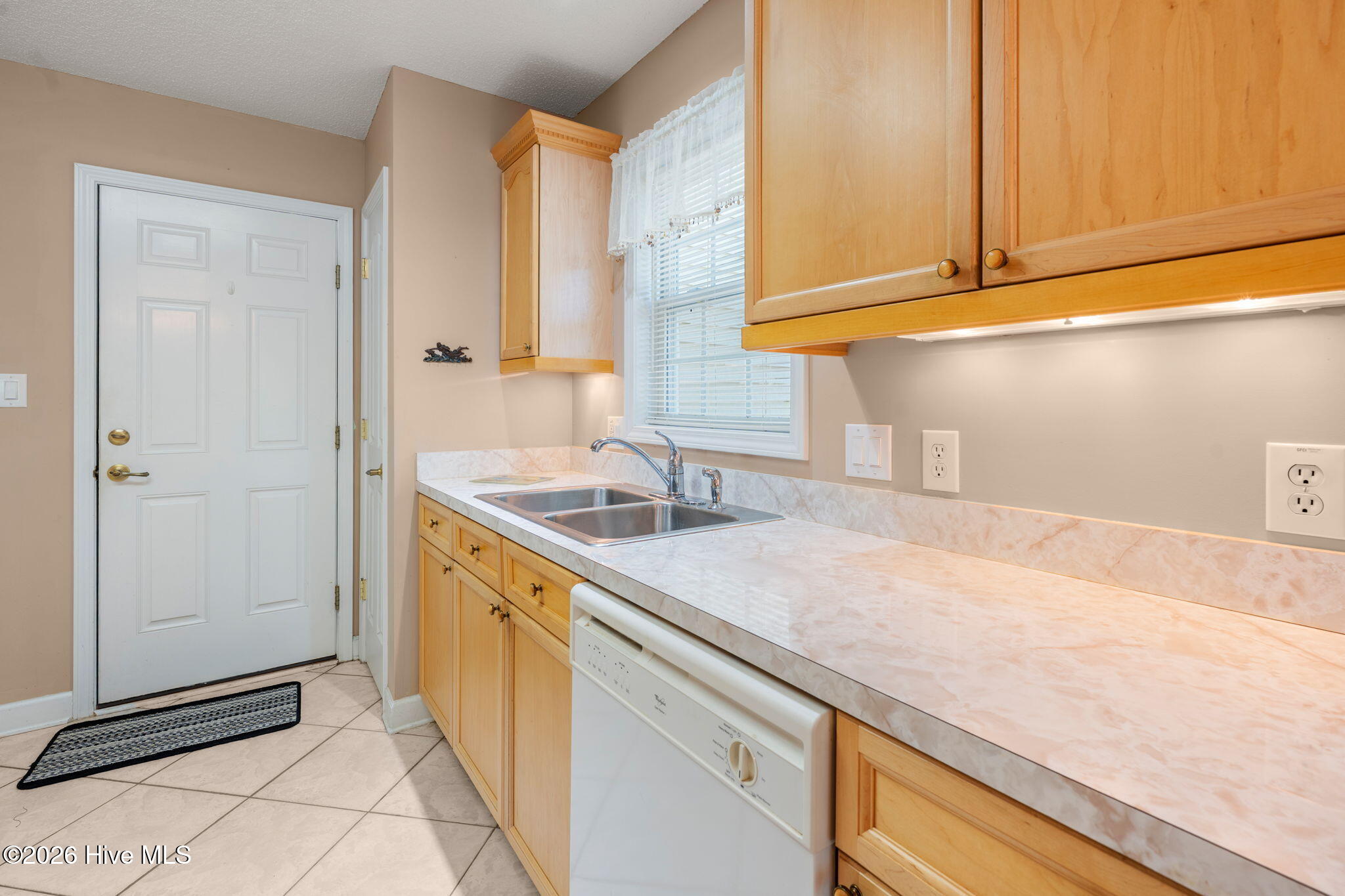 100567184 | Photo 20