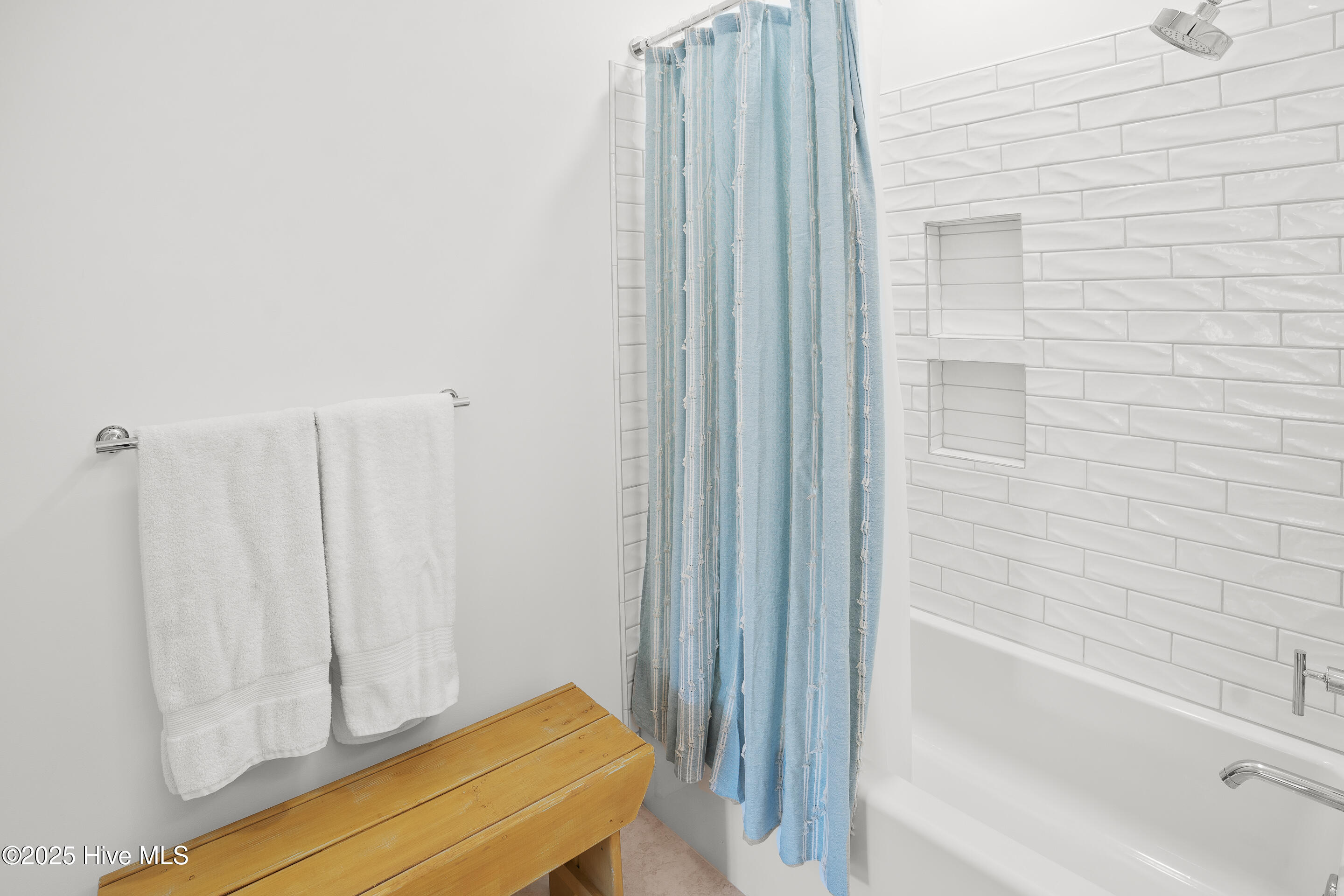 100526442 | Photo 24