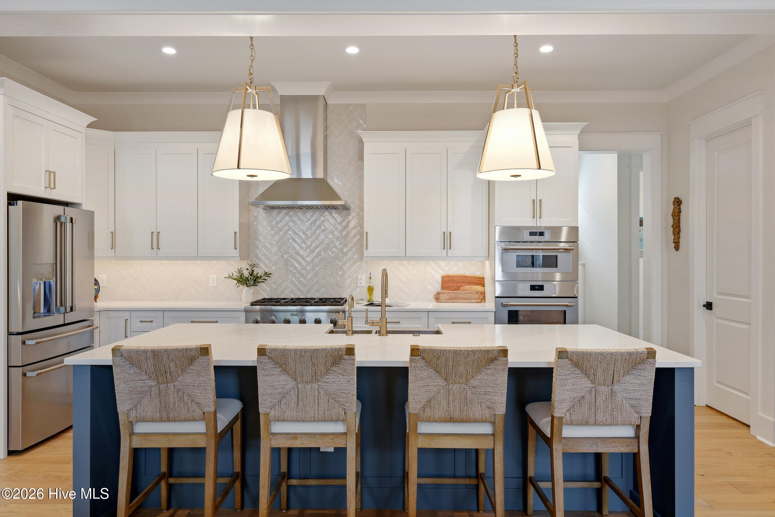 100566937 | Photo 18