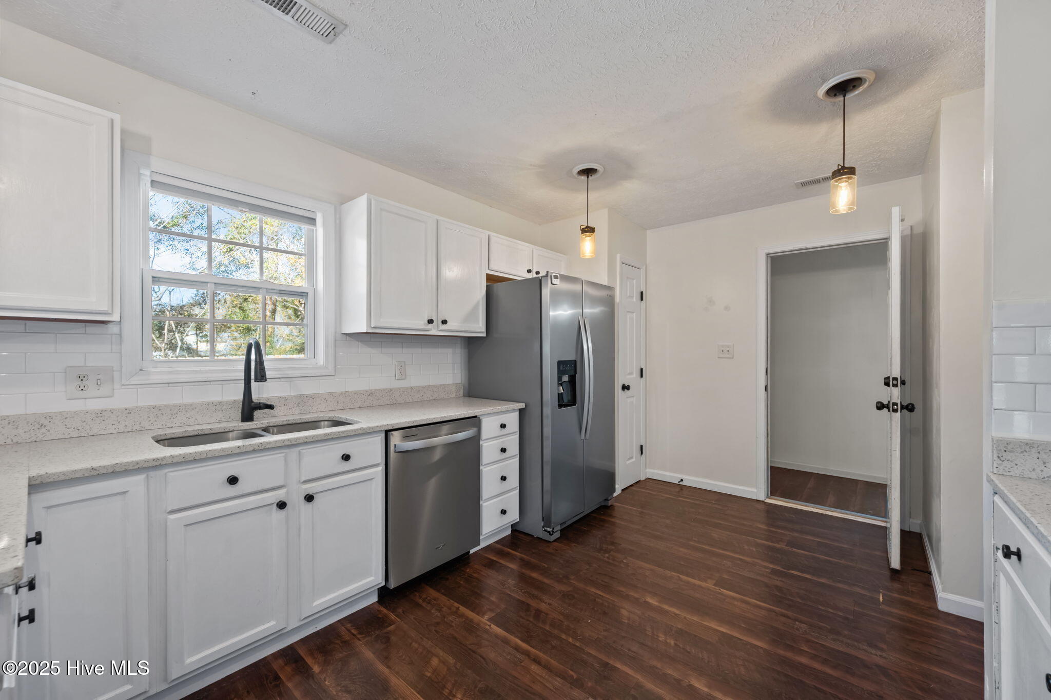 100546746 | Photo 12