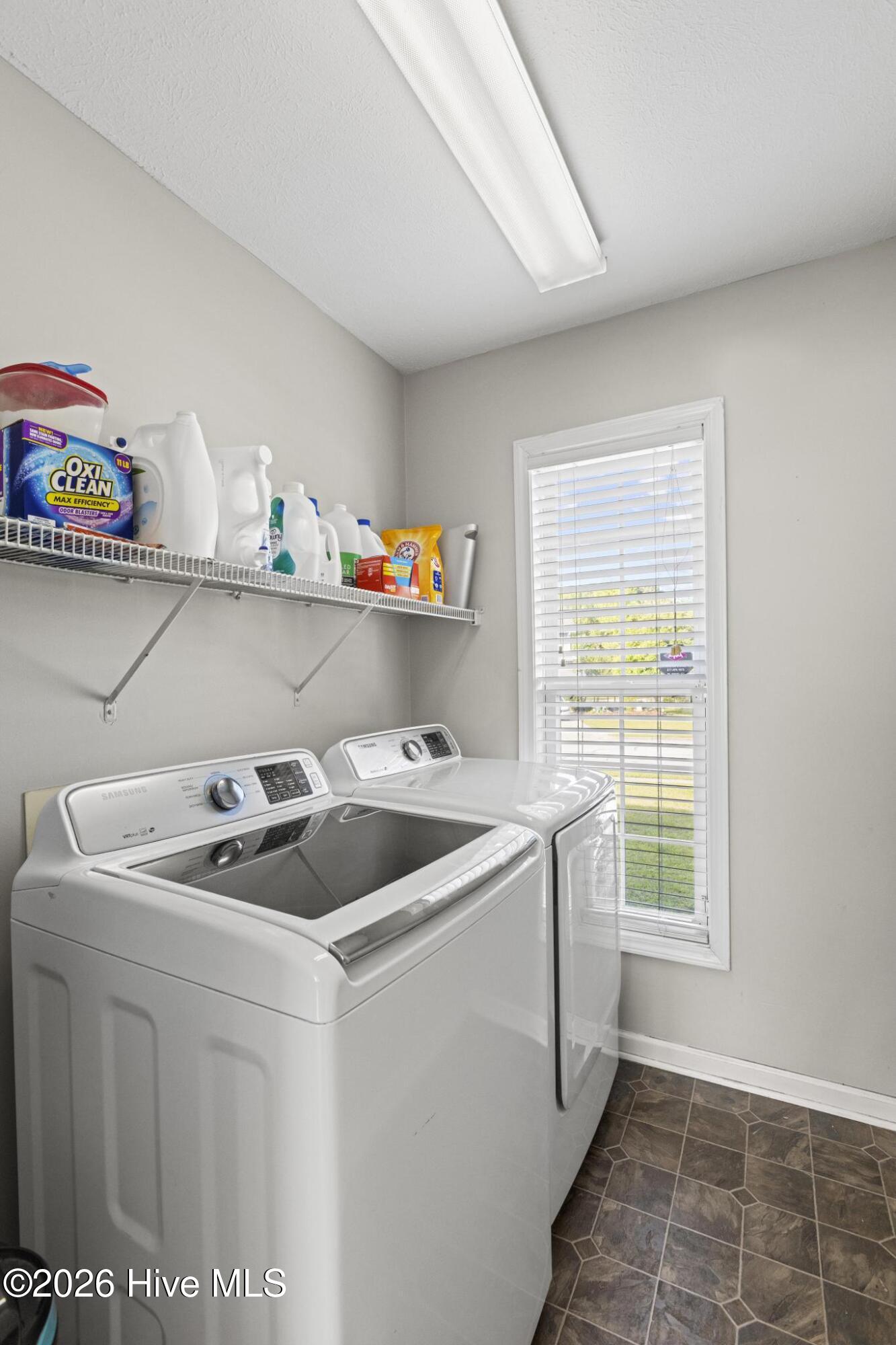 100567348 | Photo 23