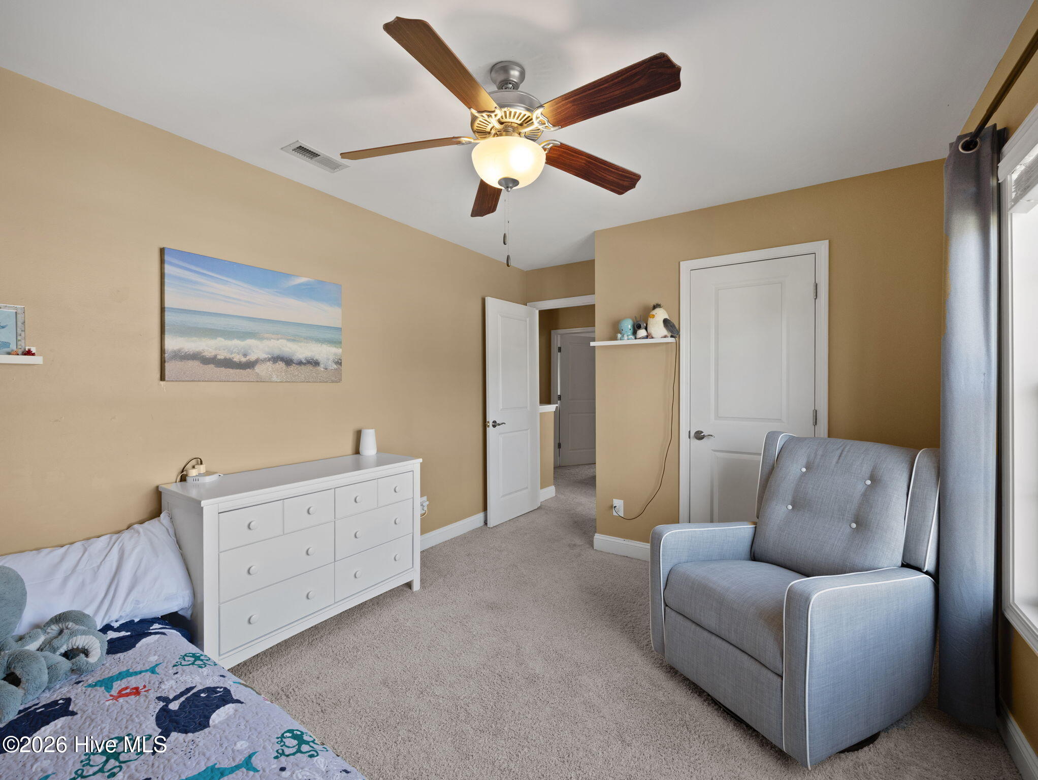 100565873 | Photo 21