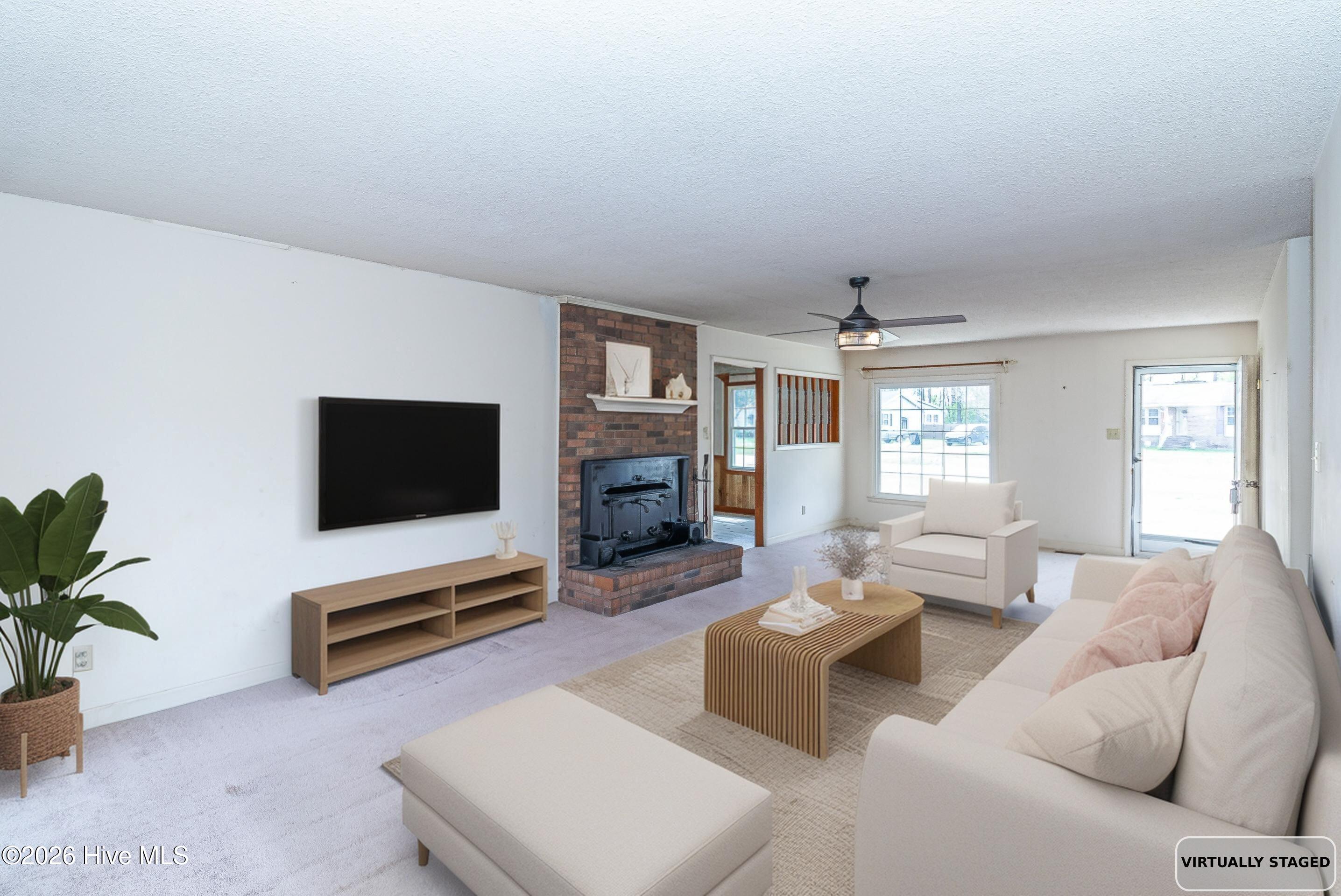 1-FamilyRoom-Vstaged